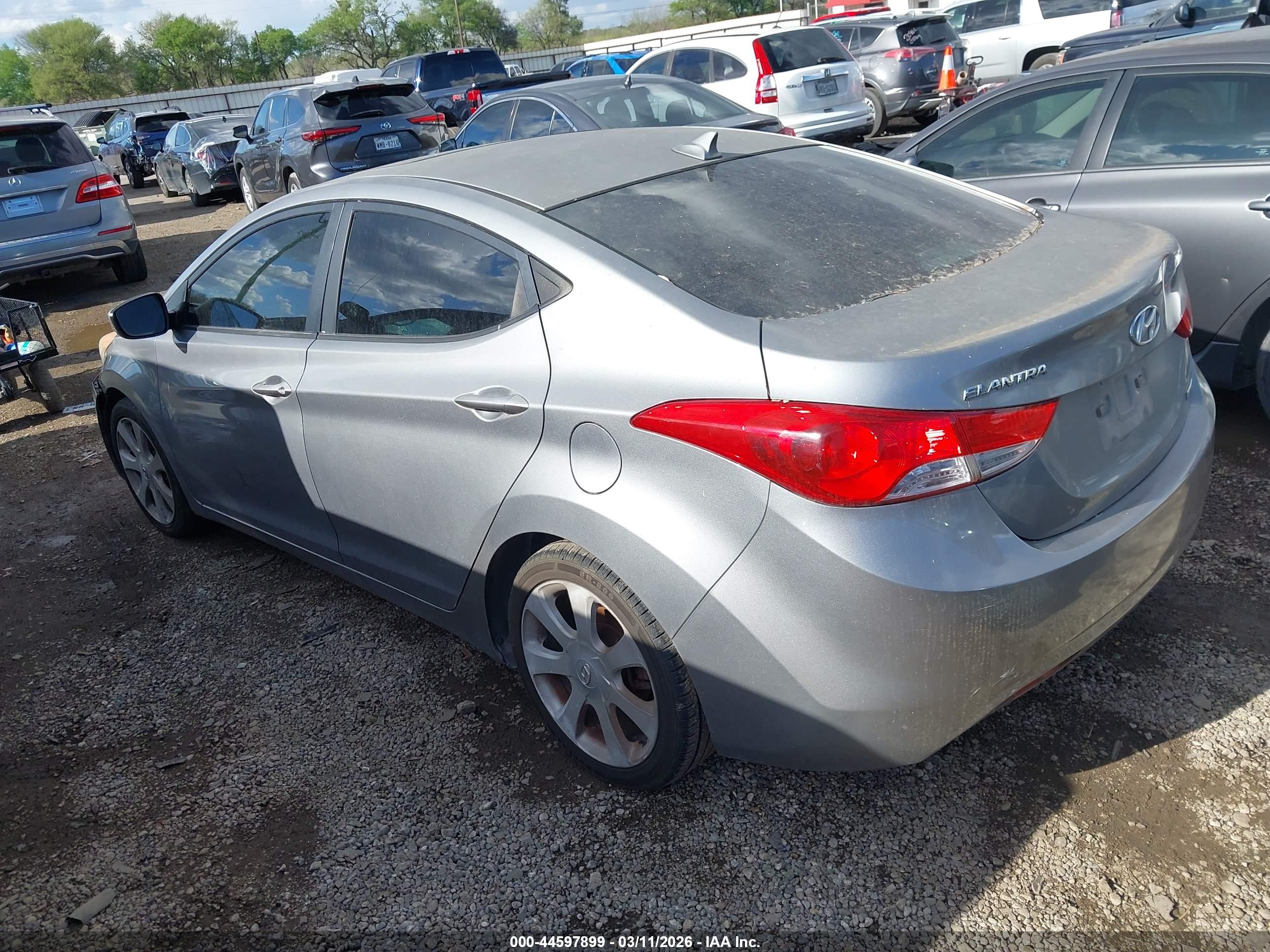 HYUNDAI ELANTRA image 3