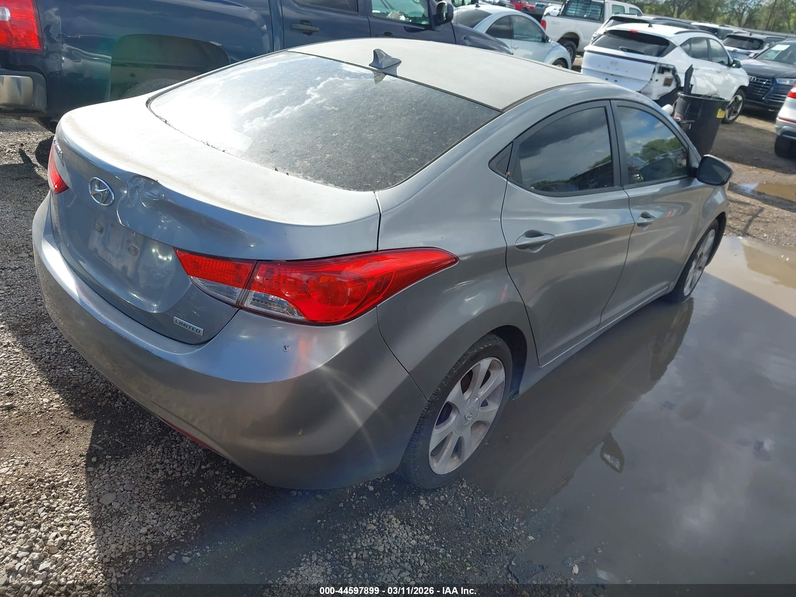 HYUNDAI ELANTRA image 4