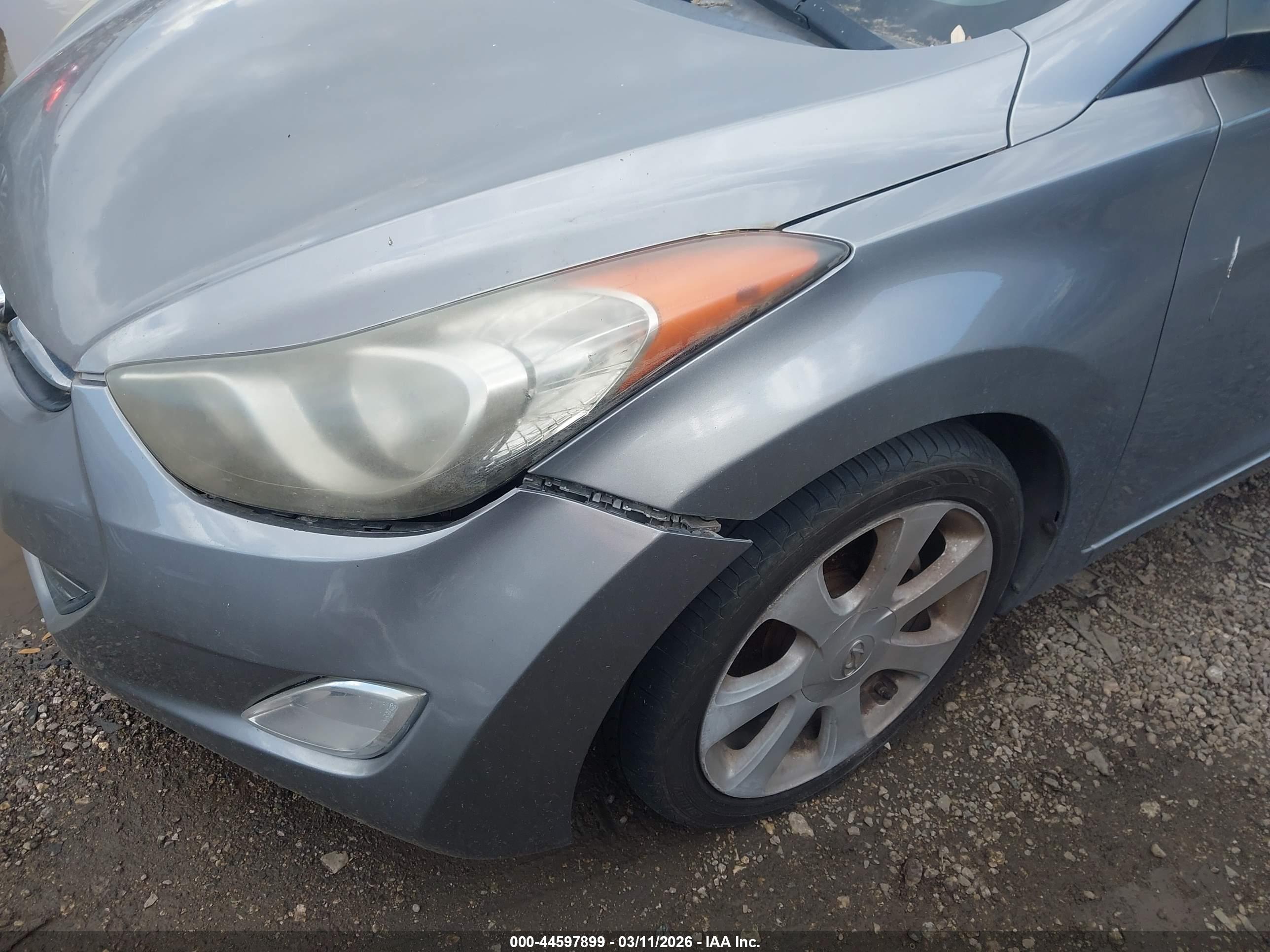 HYUNDAI ELANTRA image 6