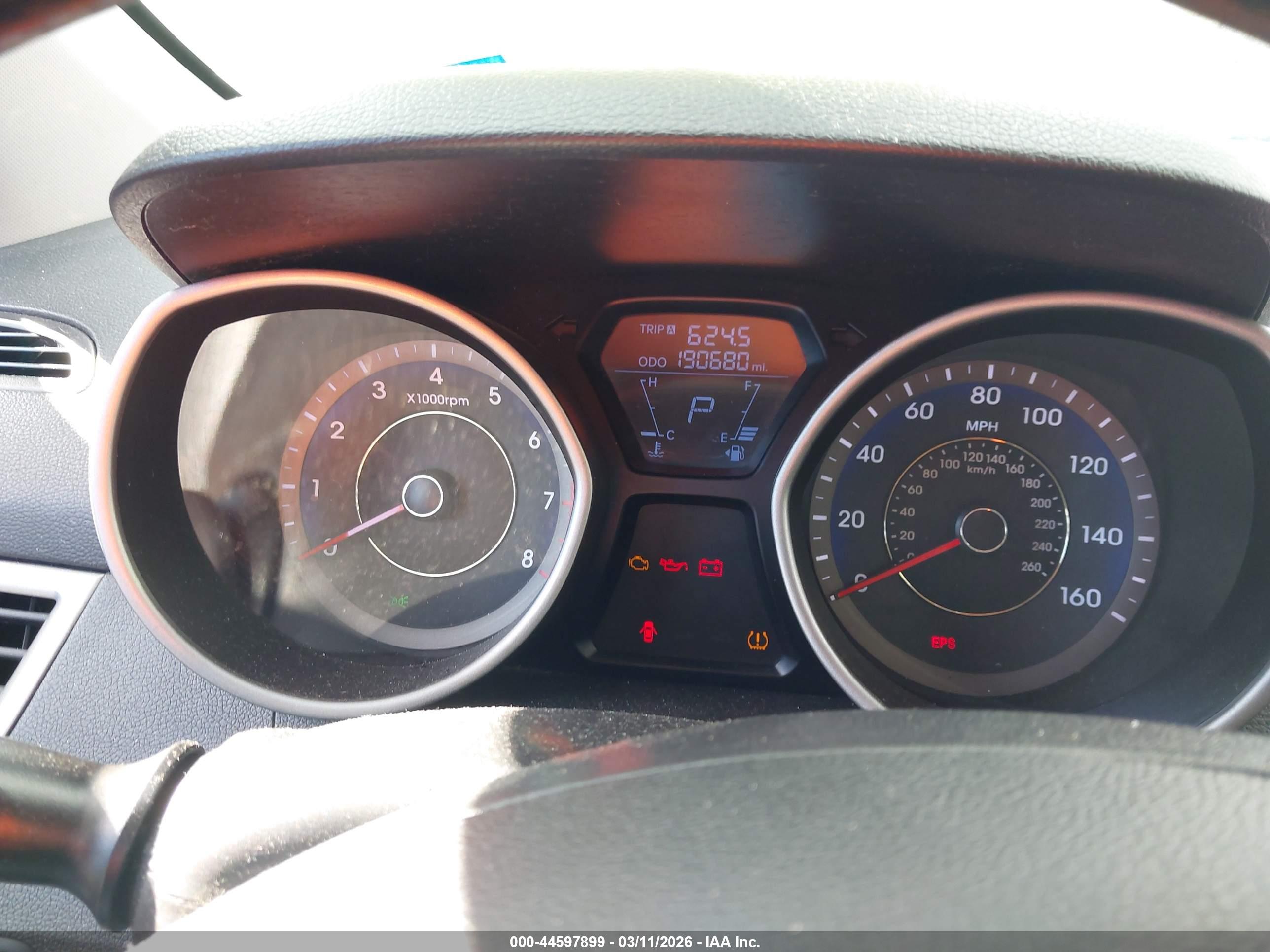 HYUNDAI ELANTRA image 7