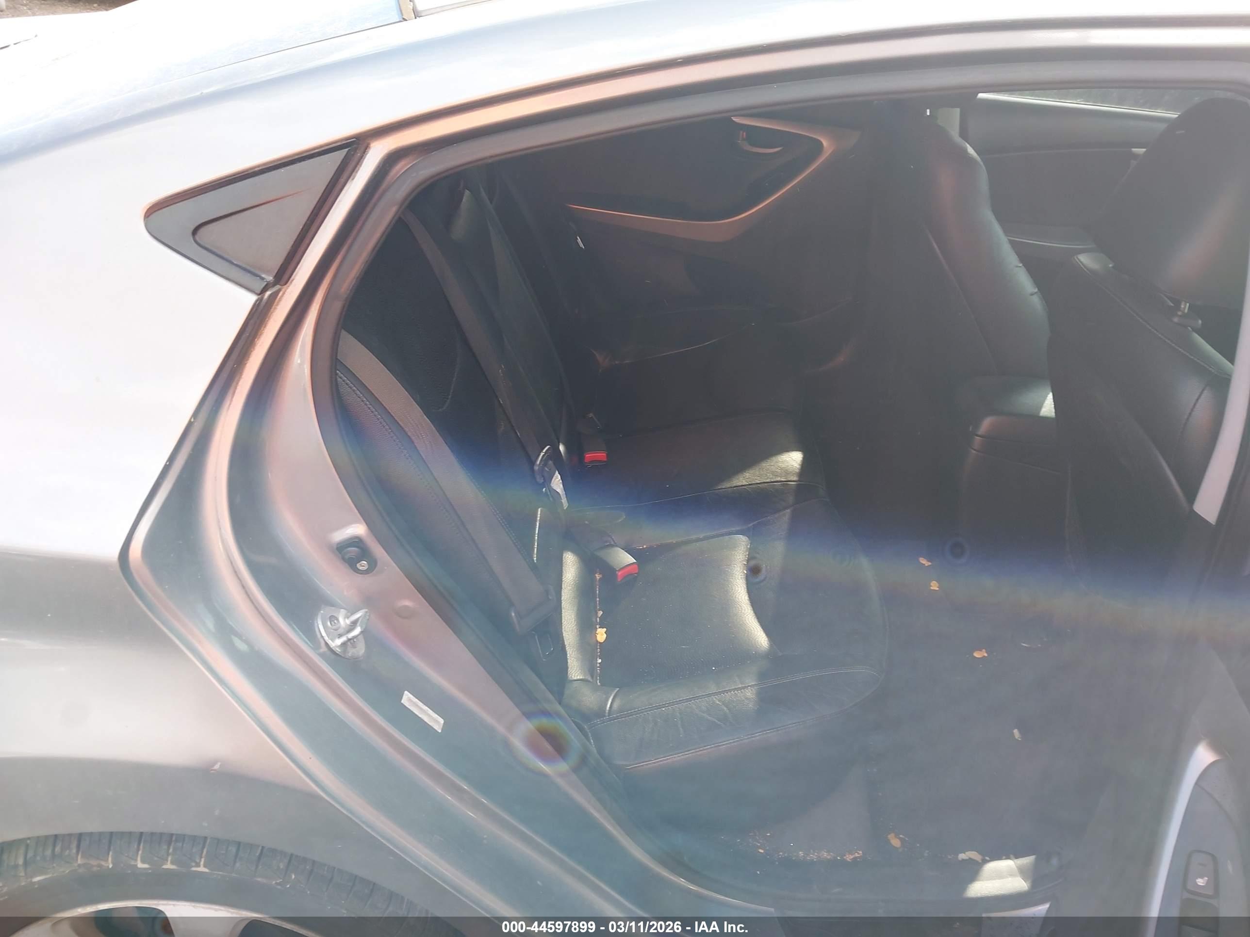 HYUNDAI ELANTRA image 8