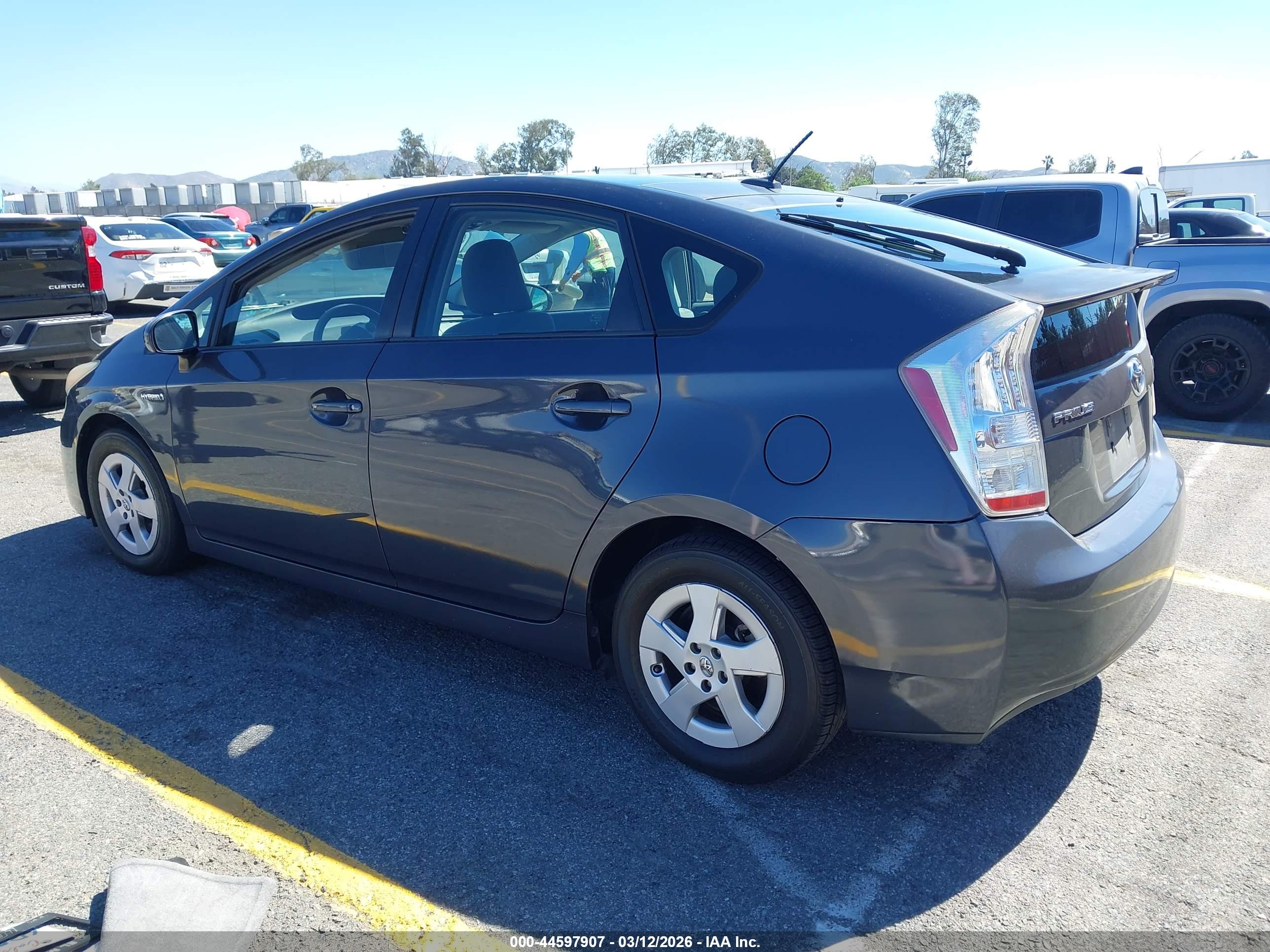 TOYOTA PRIUS image 3