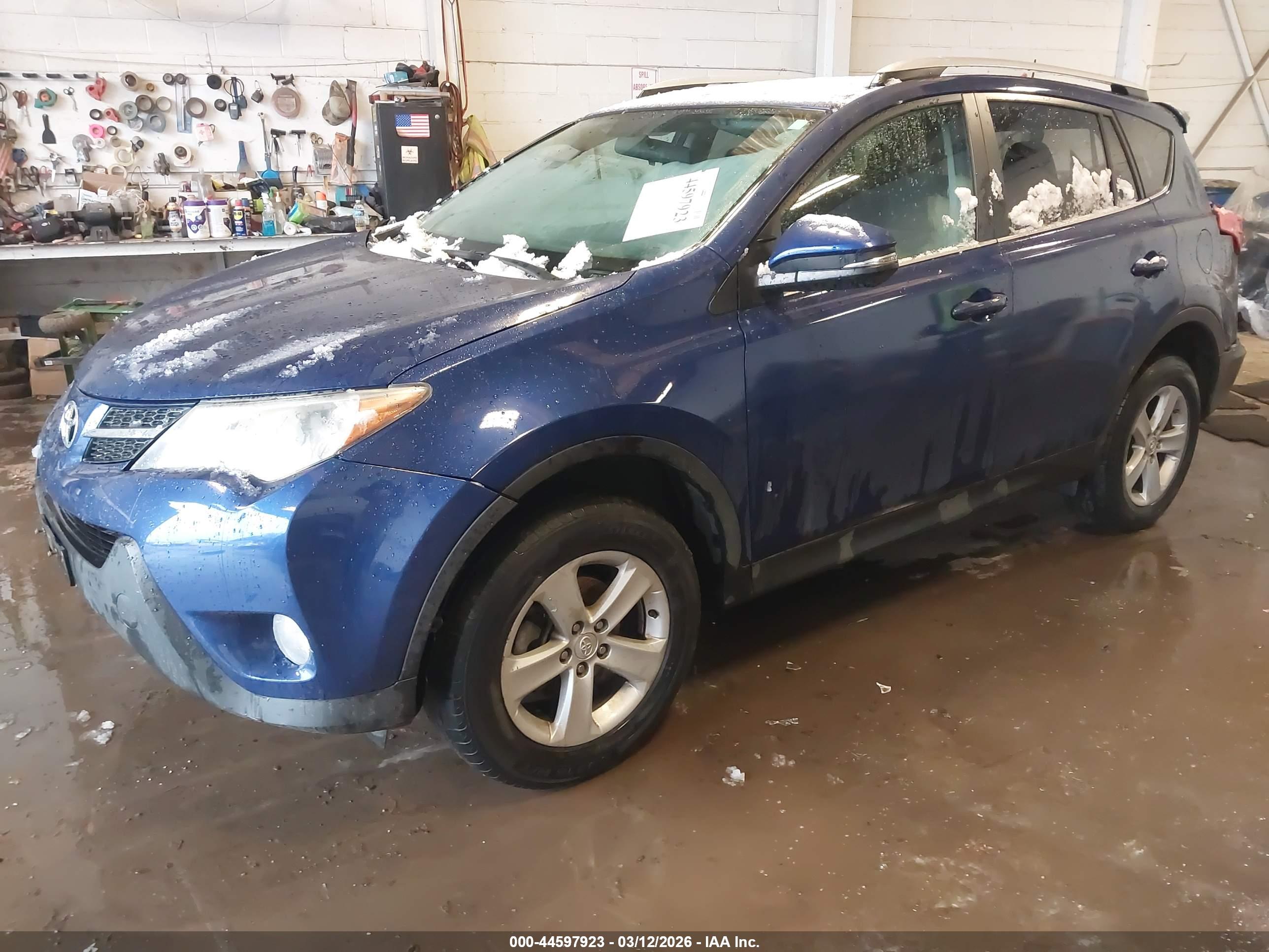 TOYOTA RAV4 image 2