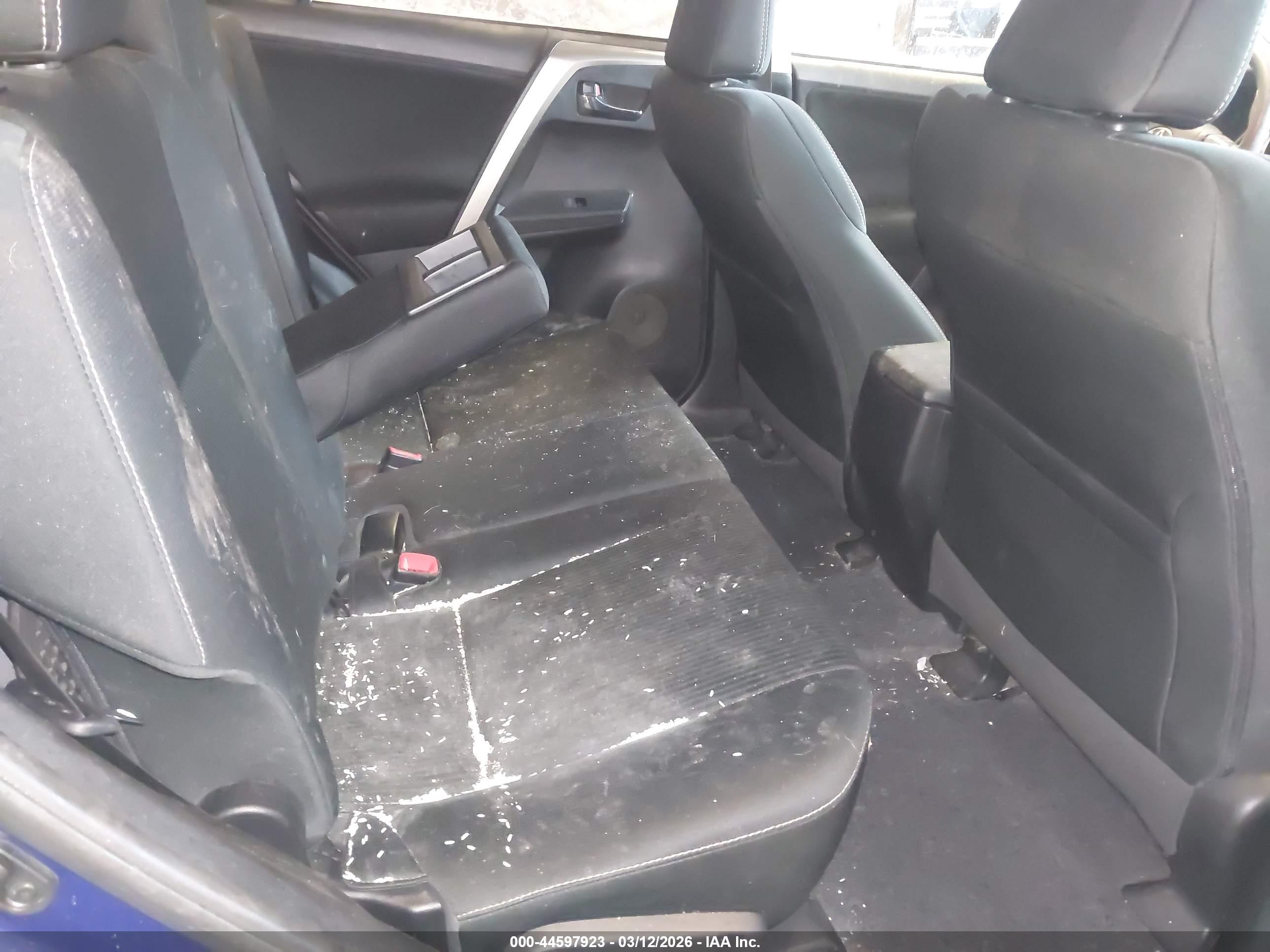 TOYOTA RAV4 image 8