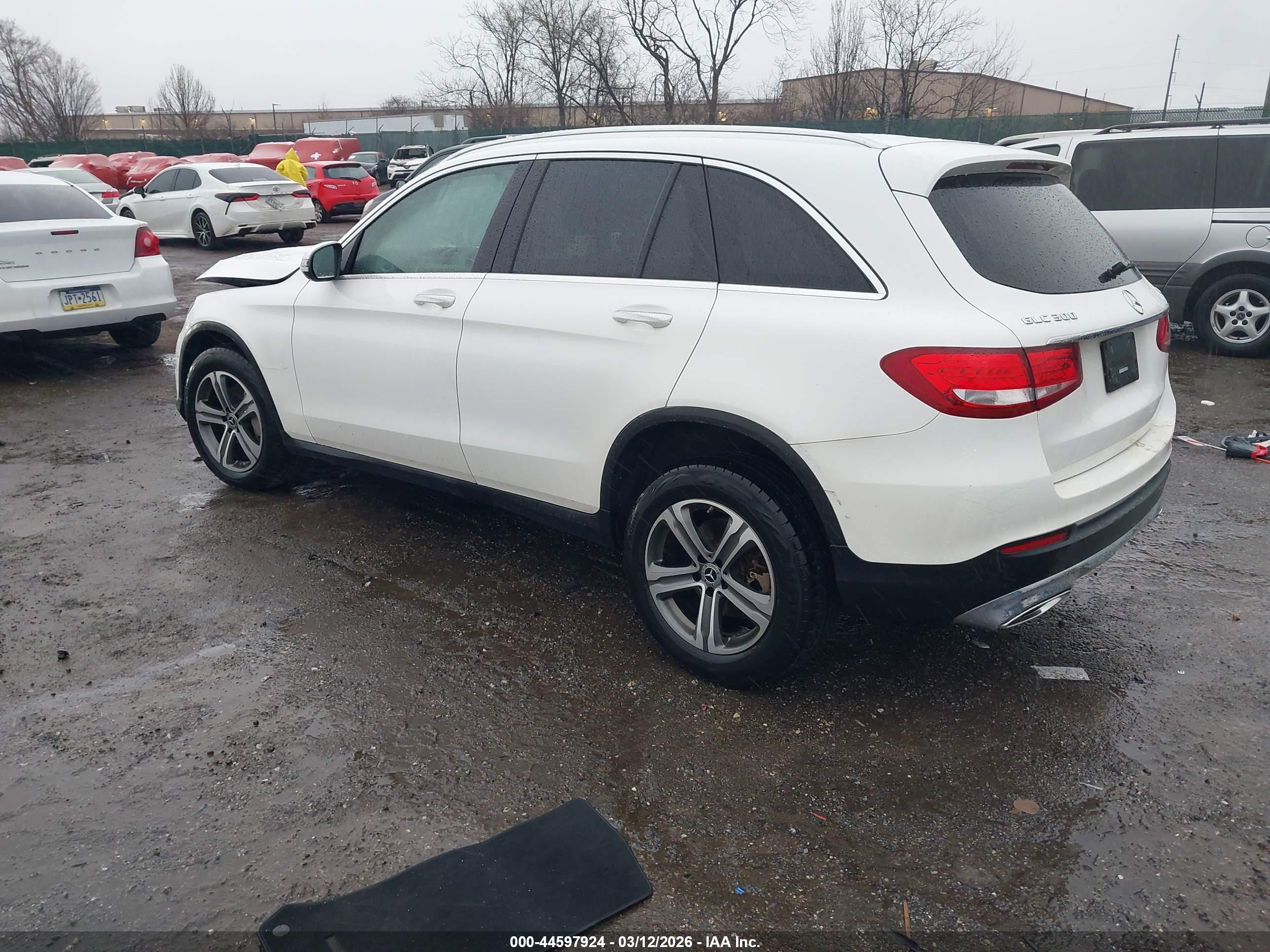 MERCEDES-BENZ GLC image 3