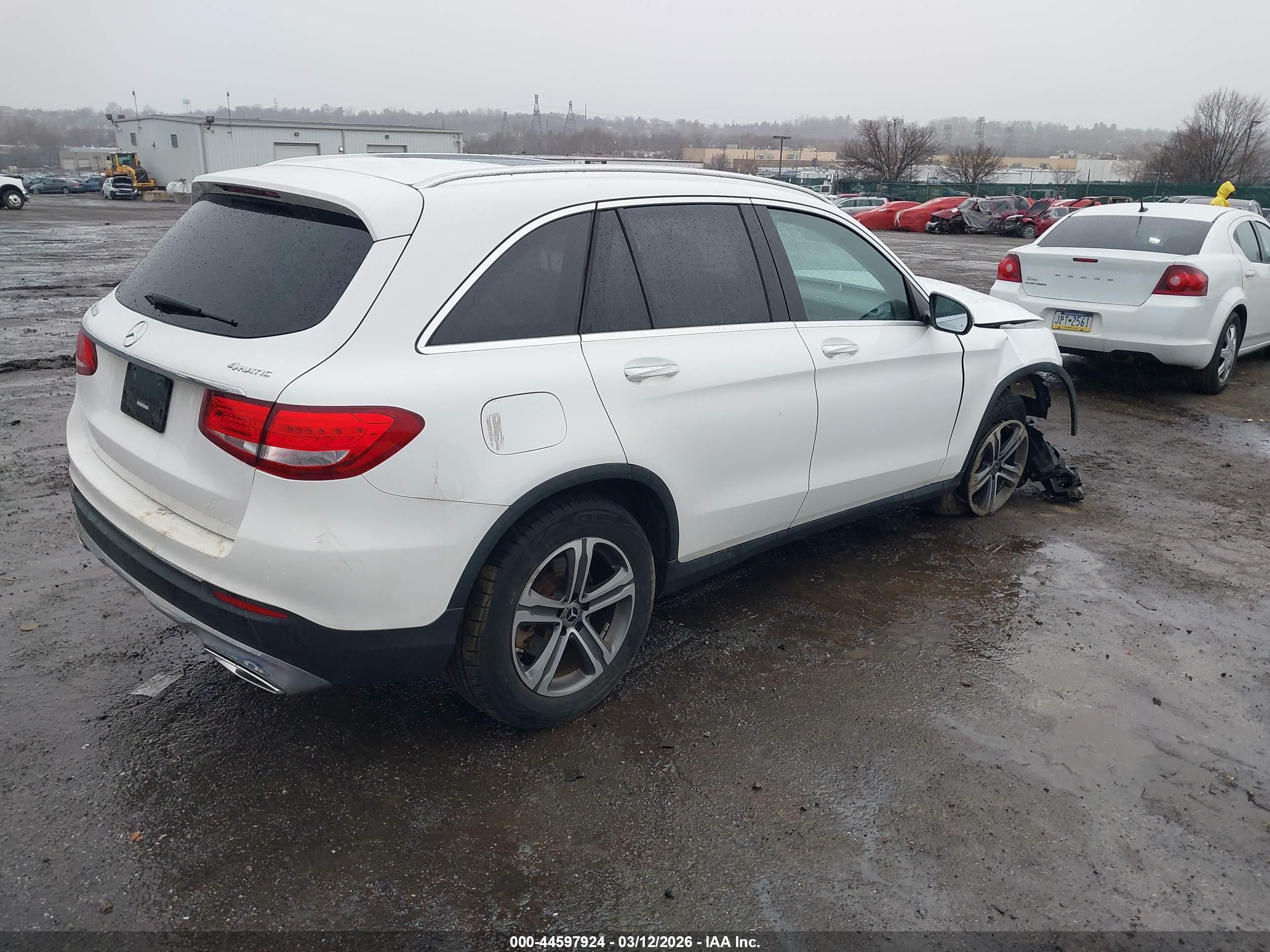 MERCEDES-BENZ GLC image 4