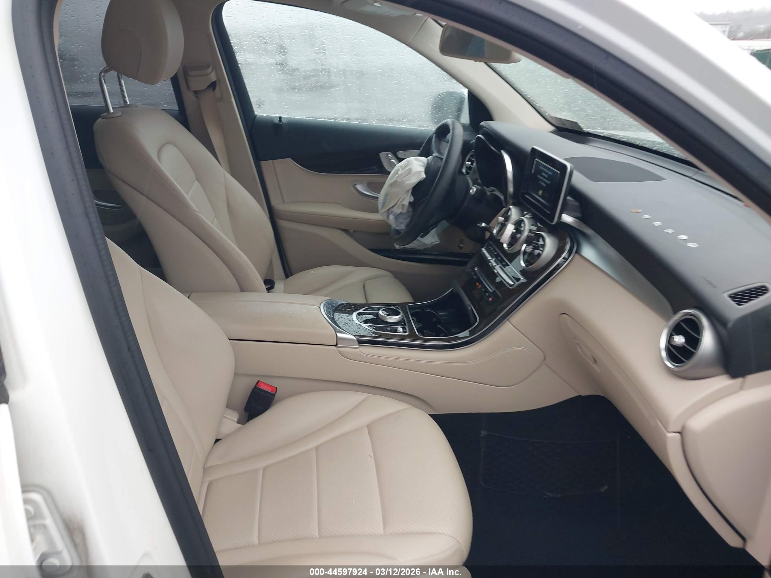 MERCEDES-BENZ GLC image 5