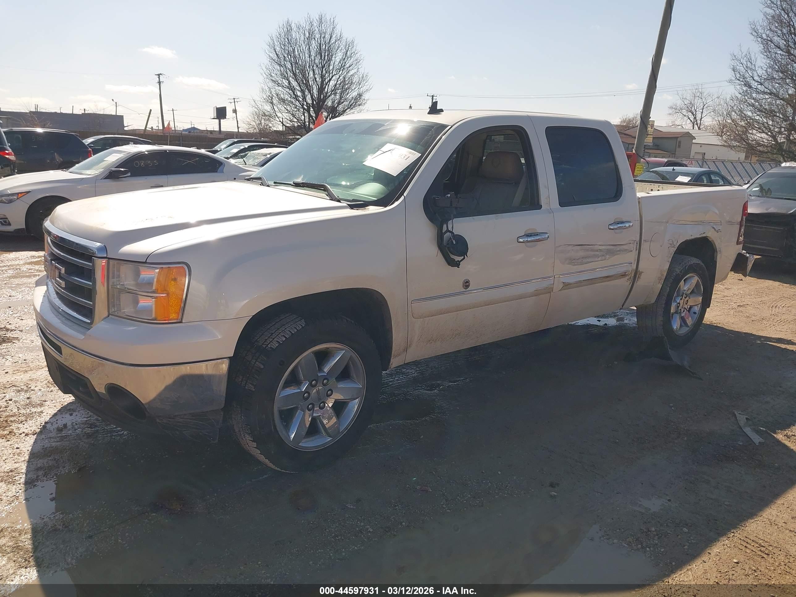 GMC SIERRA image 2