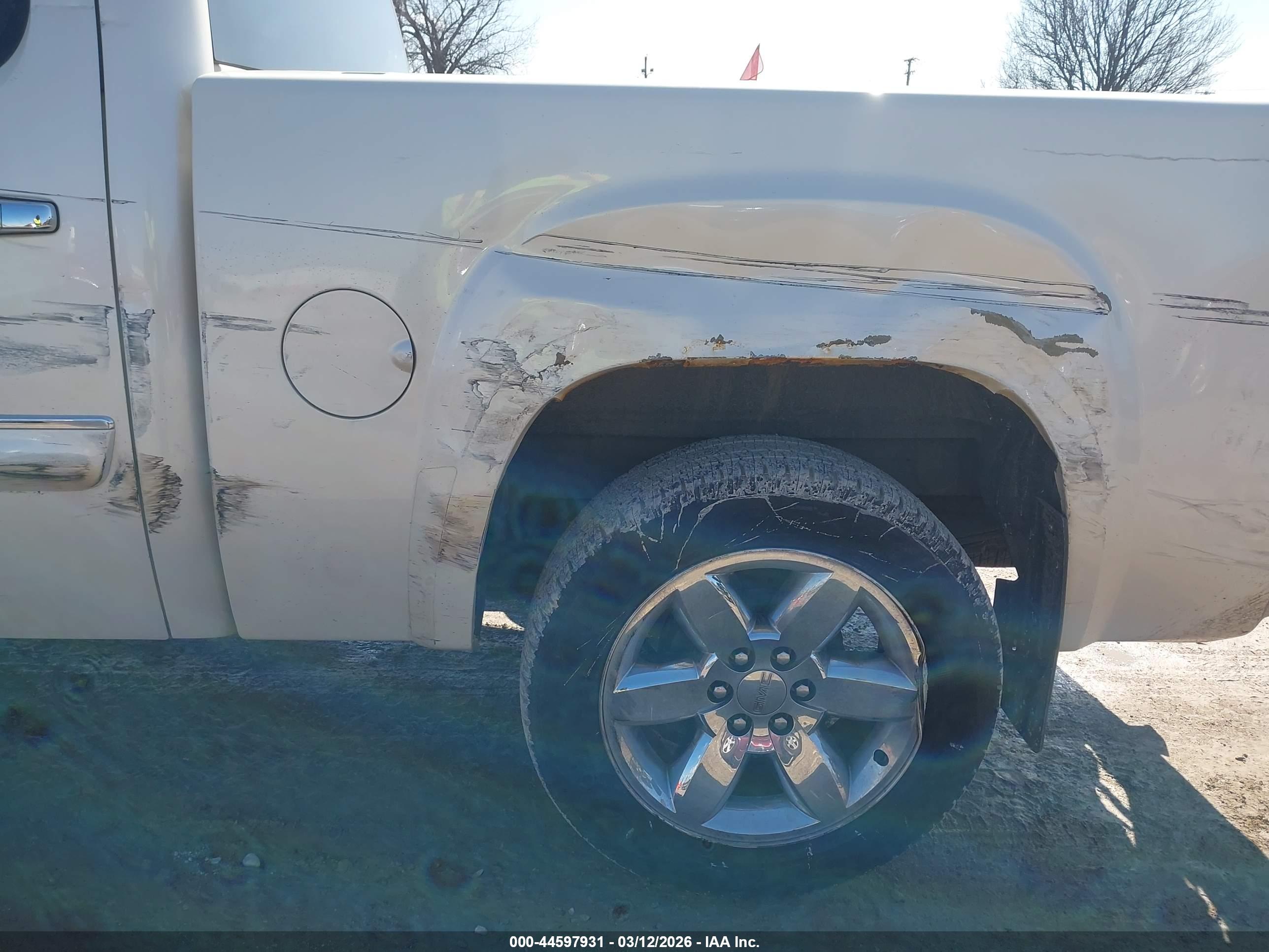 GMC SIERRA image 6