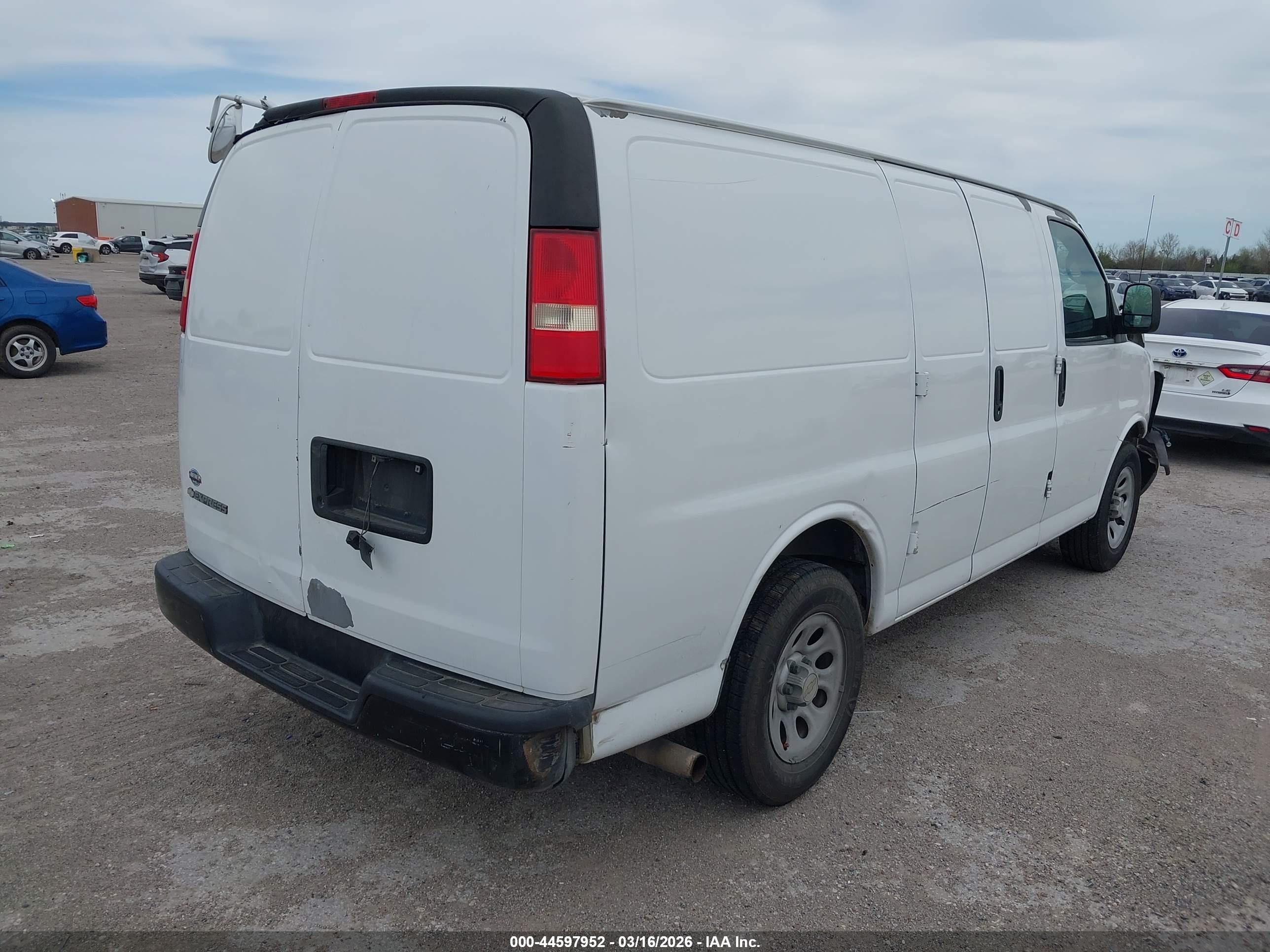 CHEVROLET EXPRESS image 4
