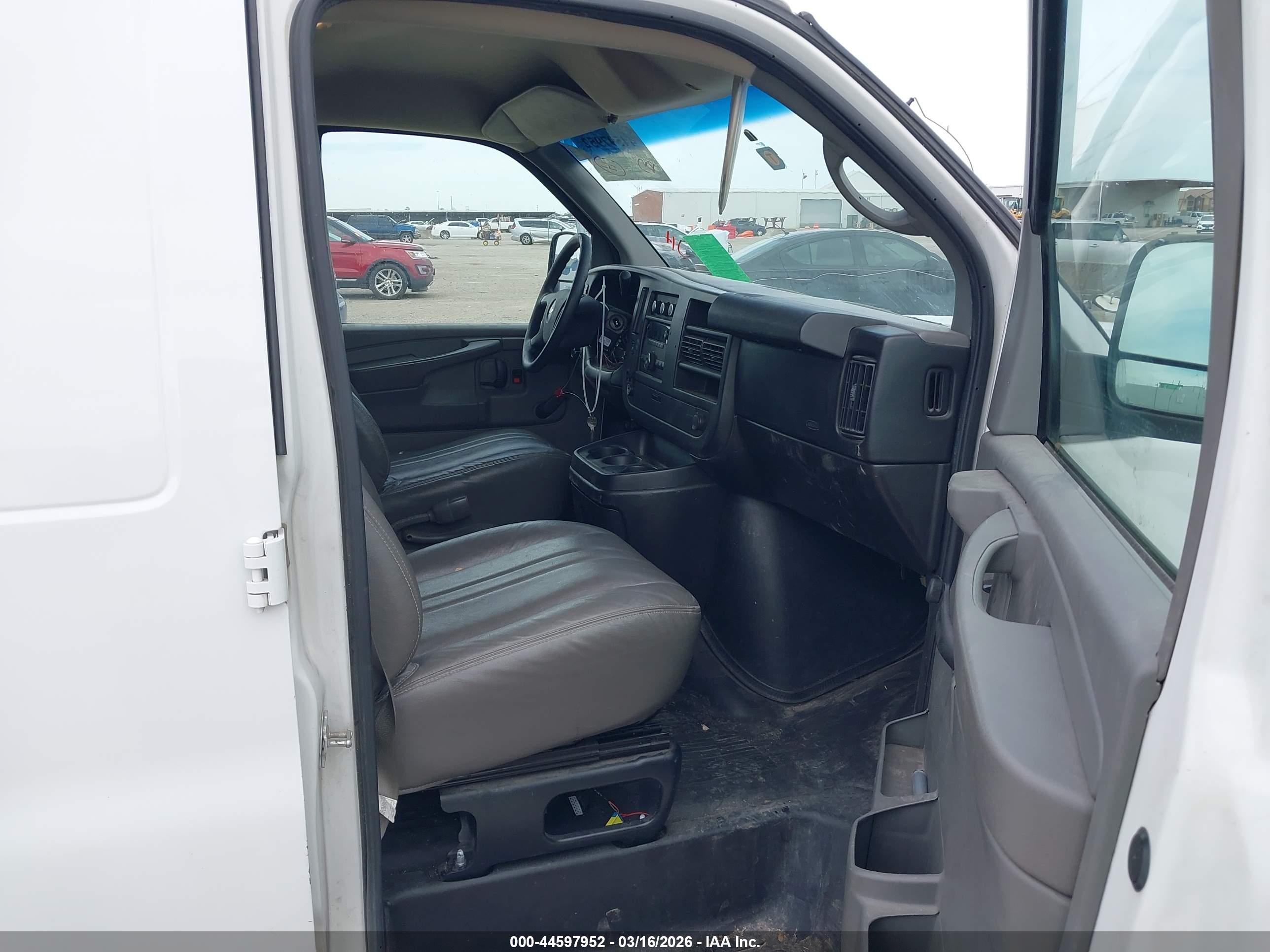 CHEVROLET EXPRESS image 5