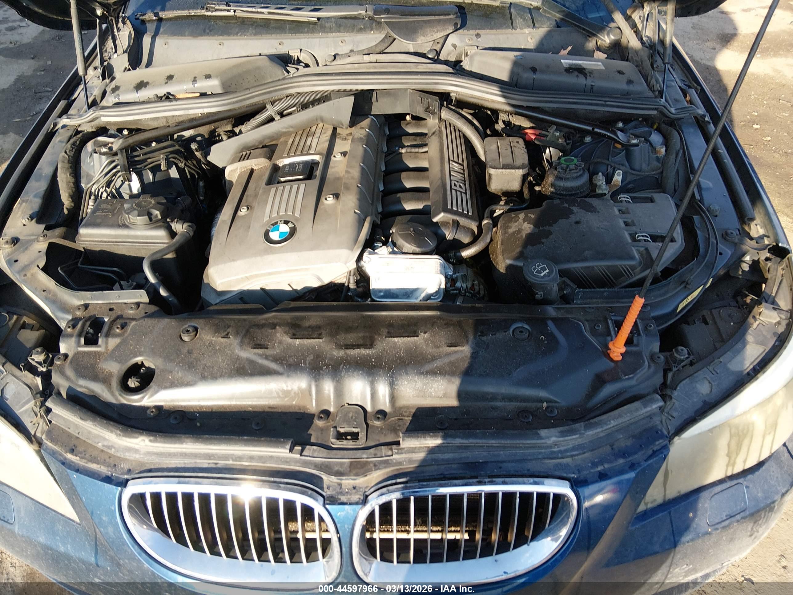 BMW 525XI image 10