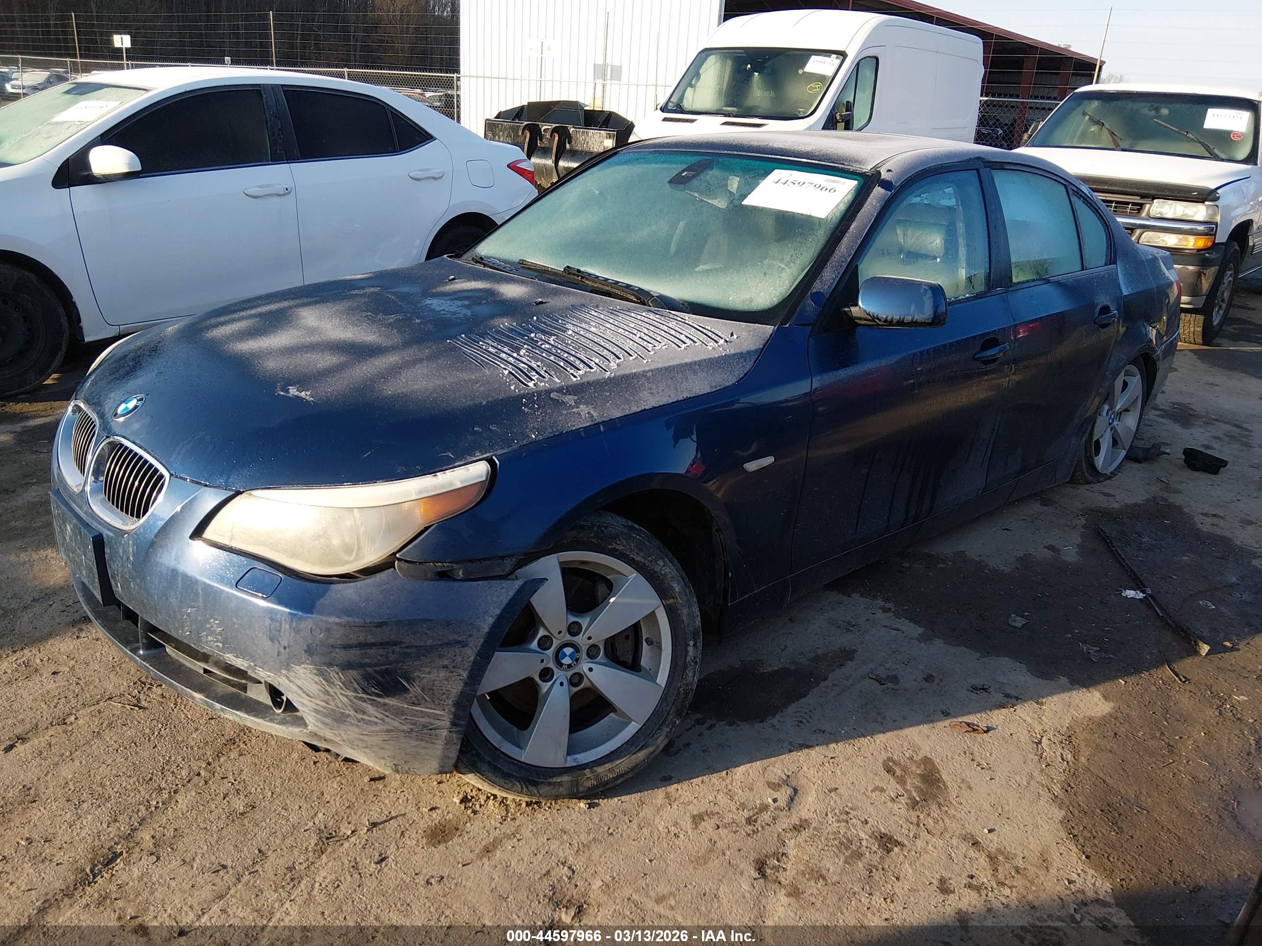 BMW 525XI image 2