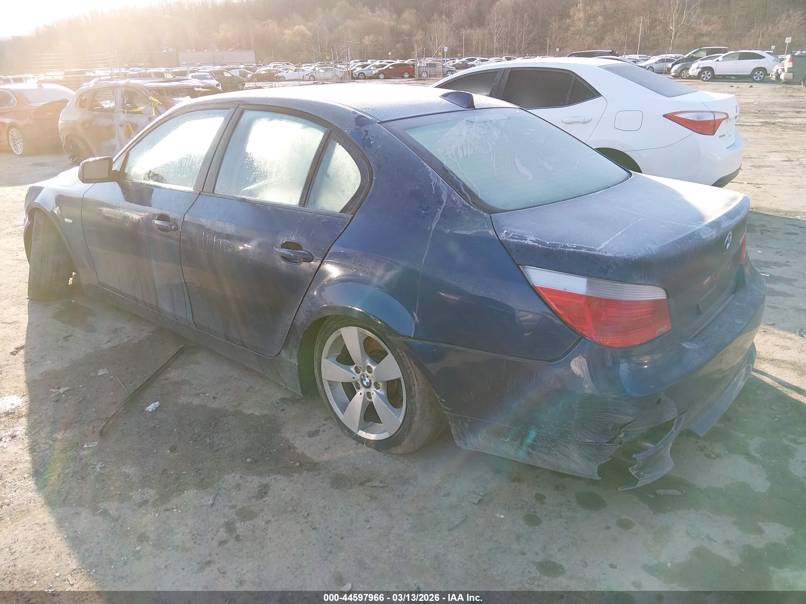 BMW 525XI image 3