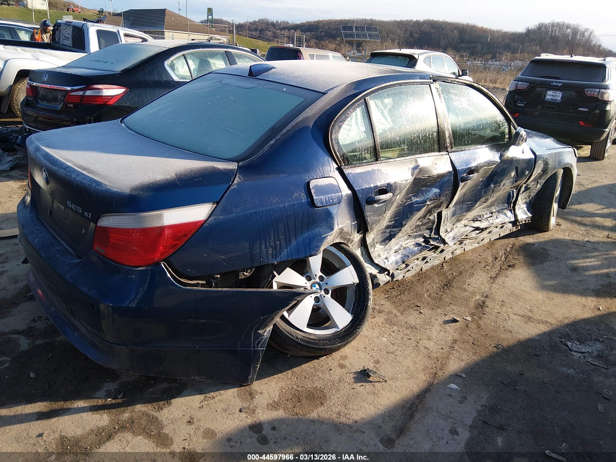 BMW 525XI image 4
