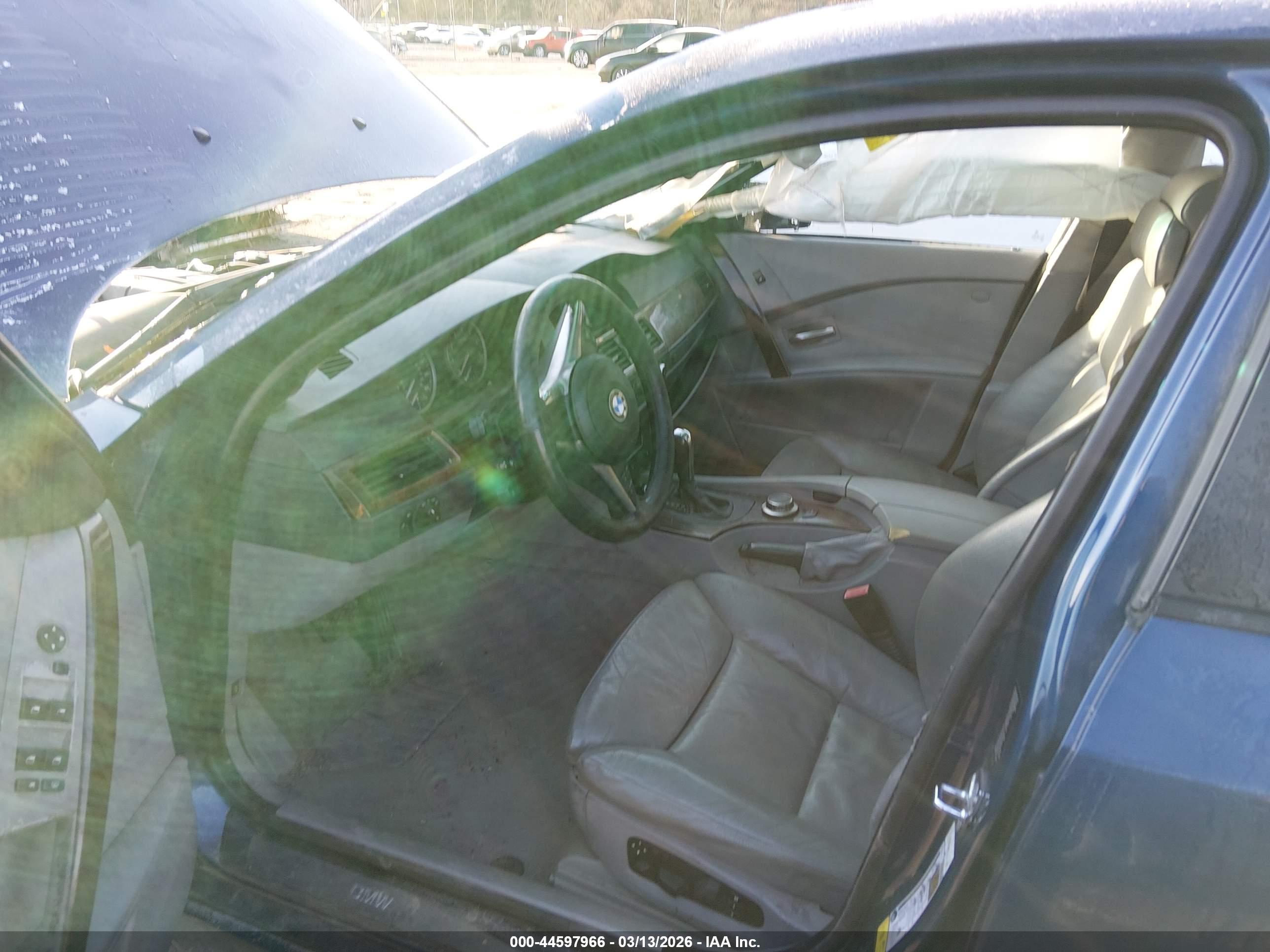 BMW 525XI image 5