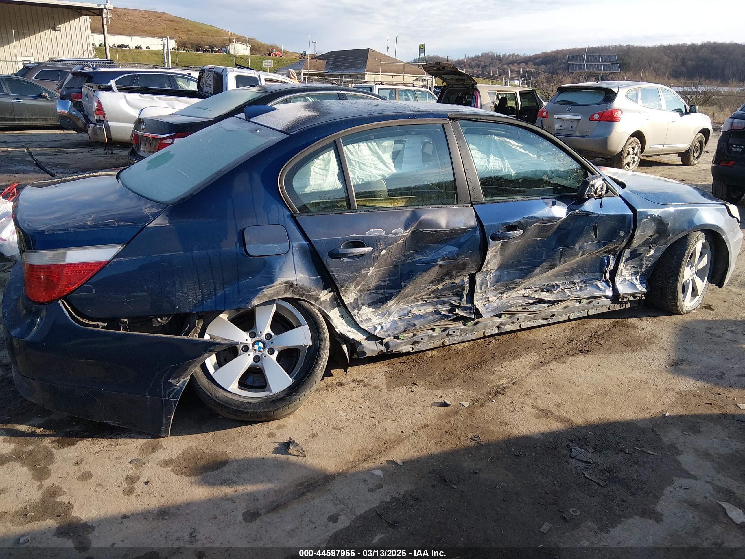 BMW 525XI image 6