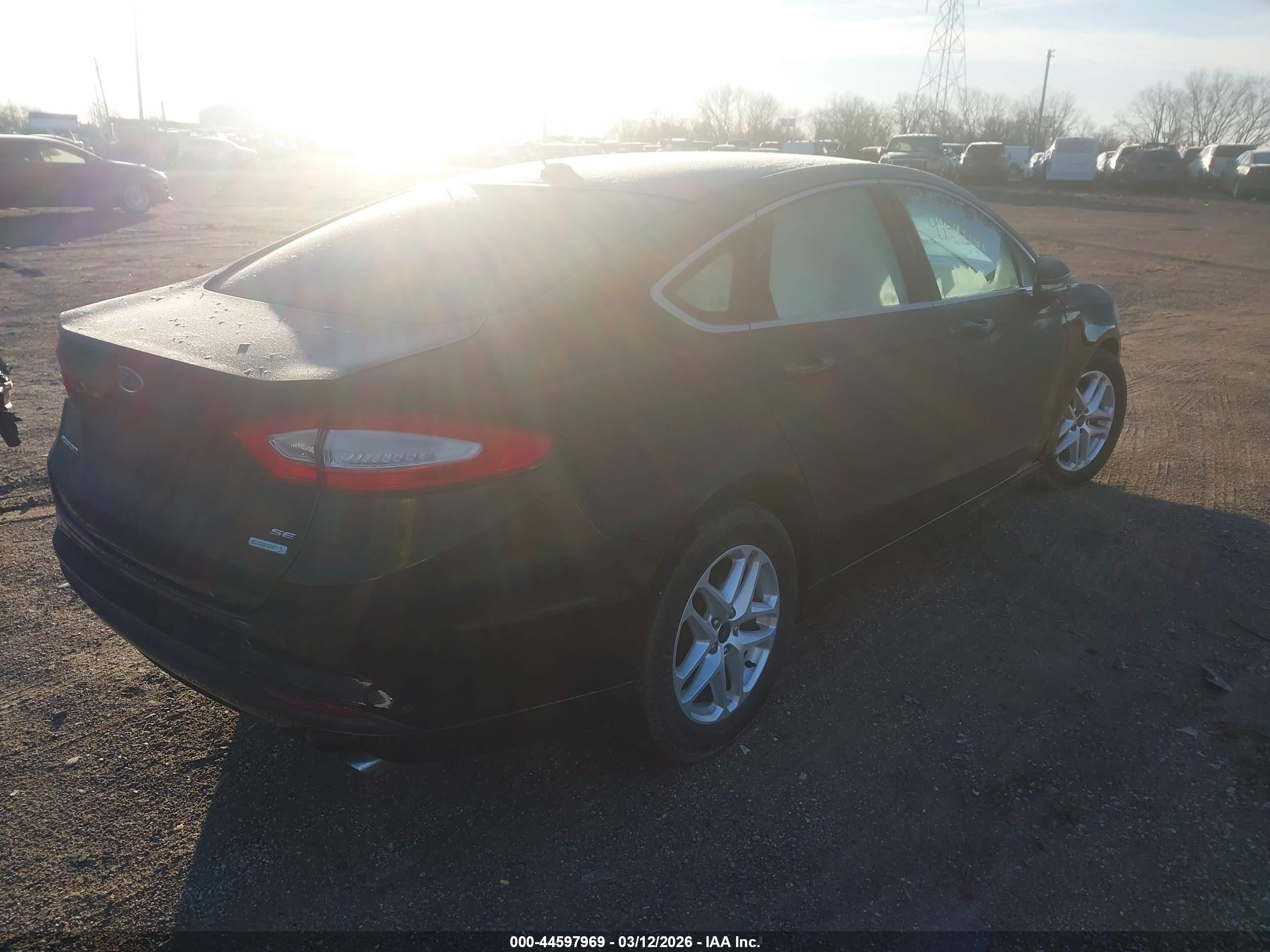 FORD FUSION image 4