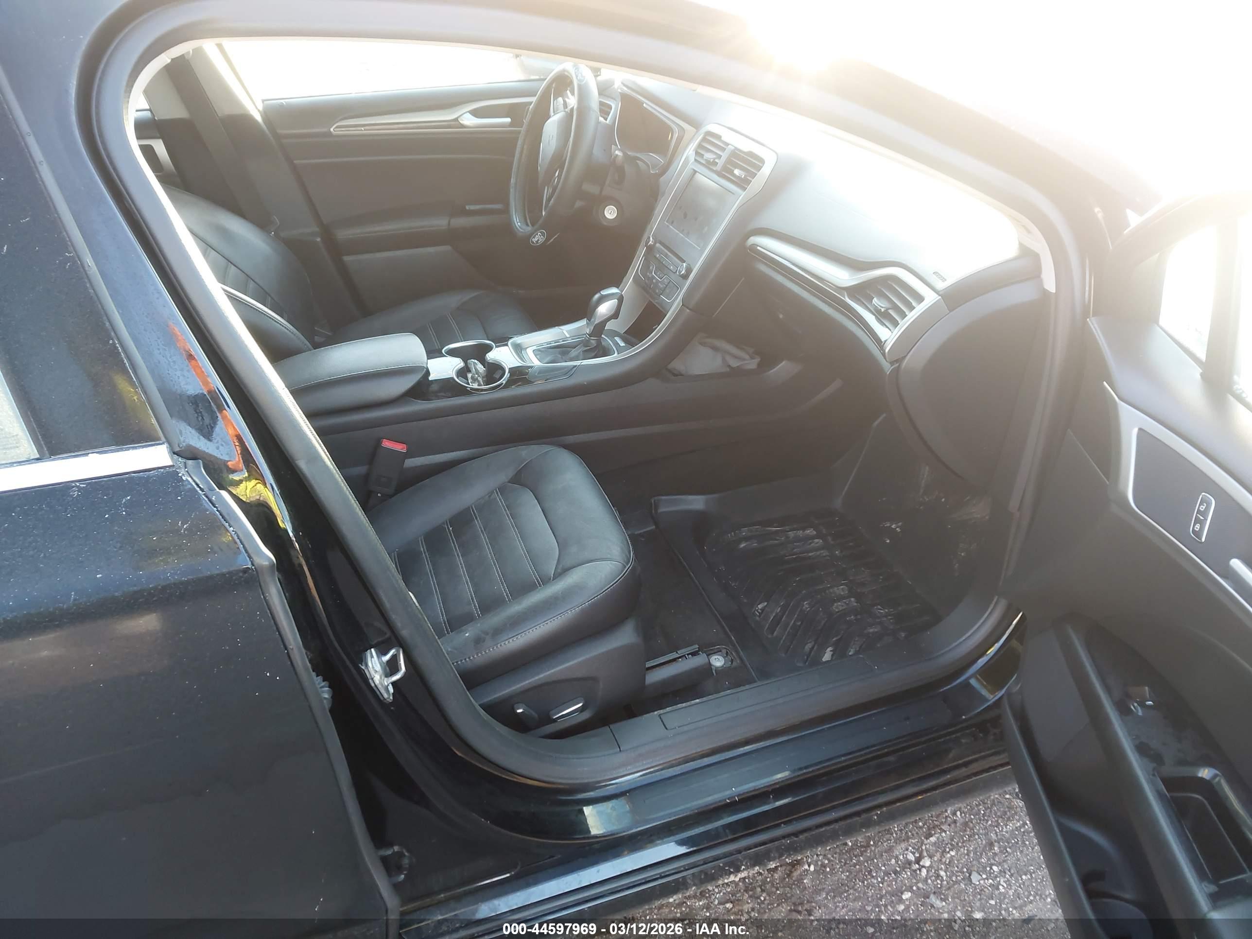 FORD FUSION image 5