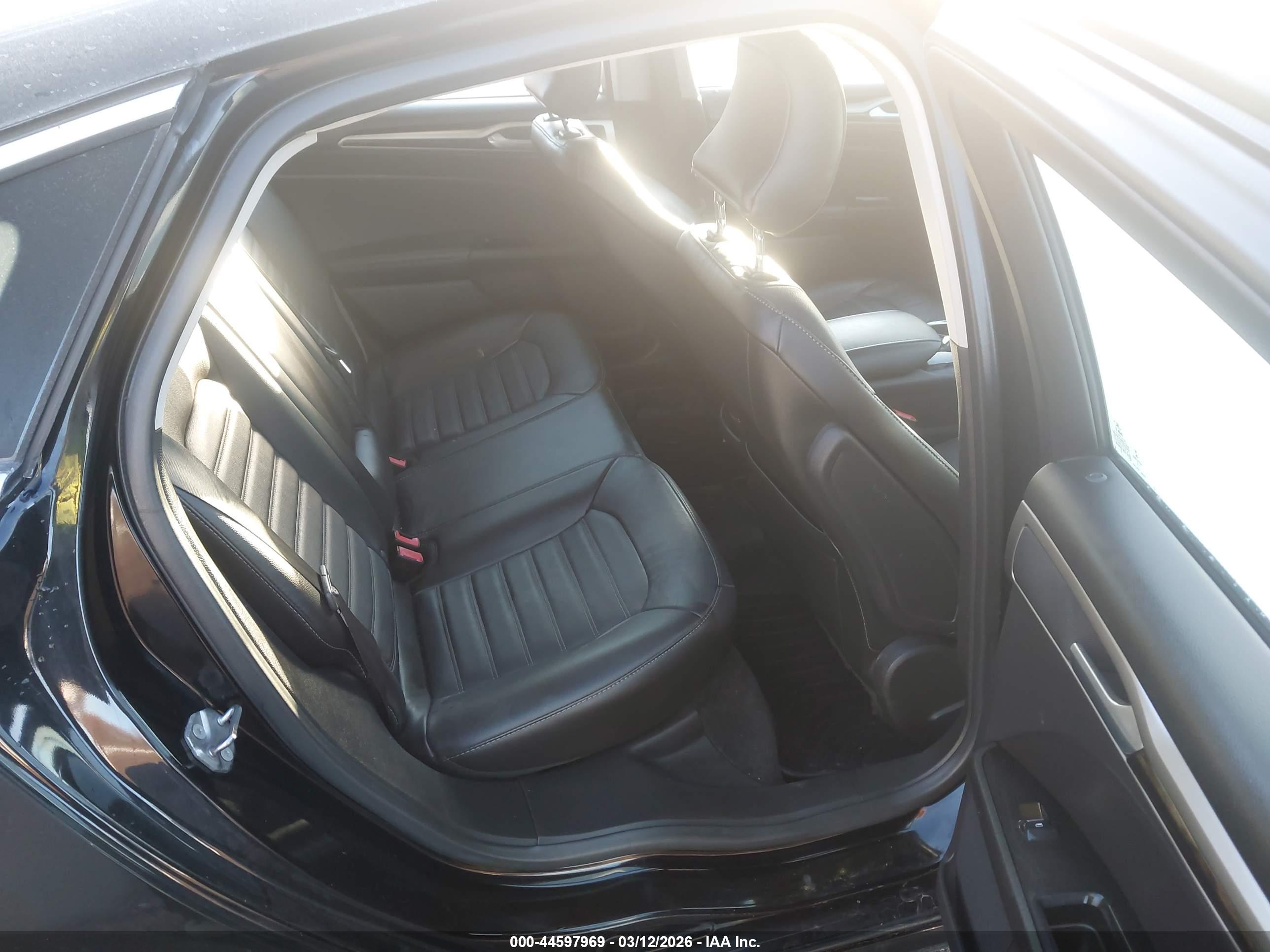 FORD FUSION image 8