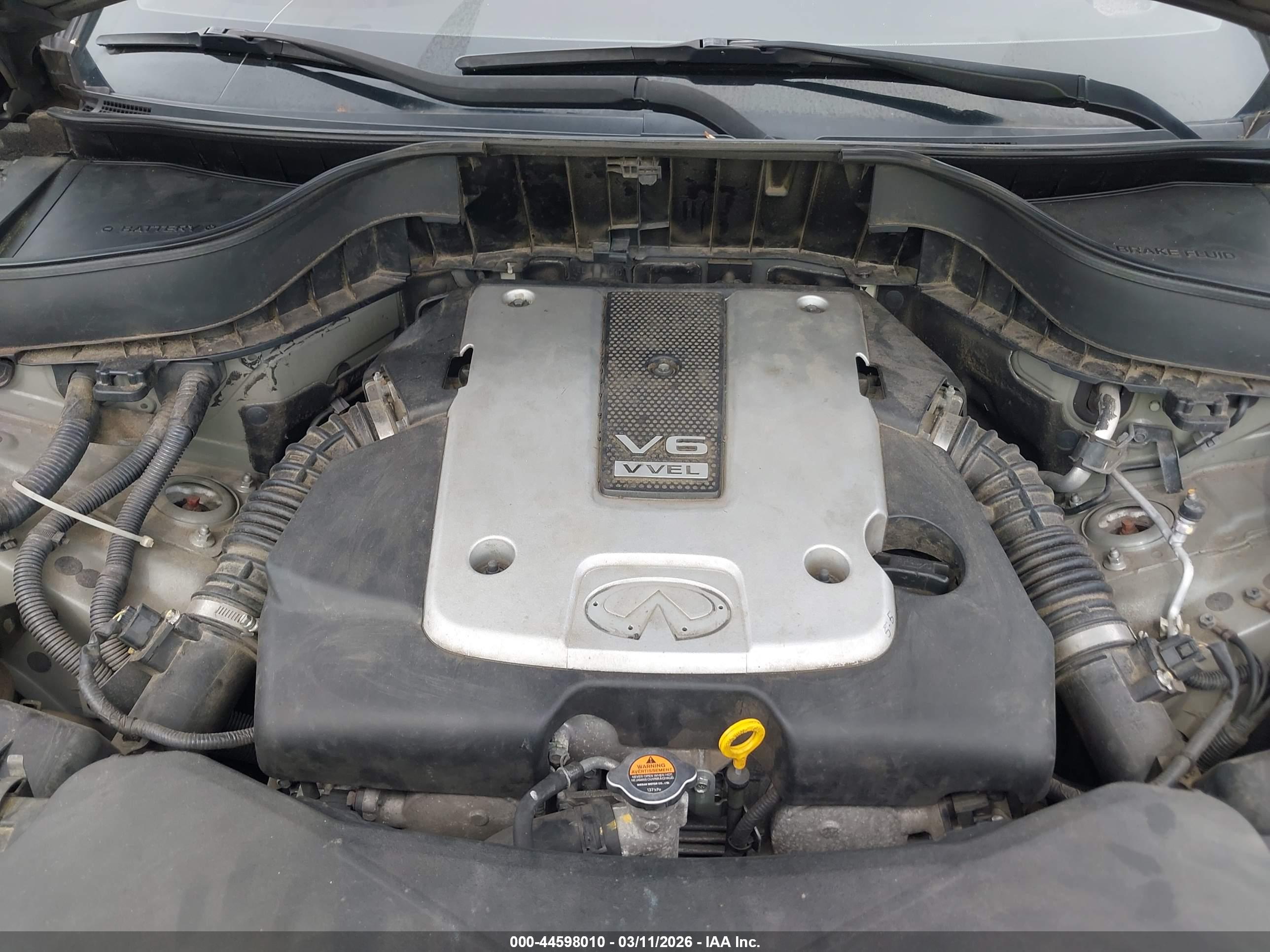 INFINITI QX70 image 10