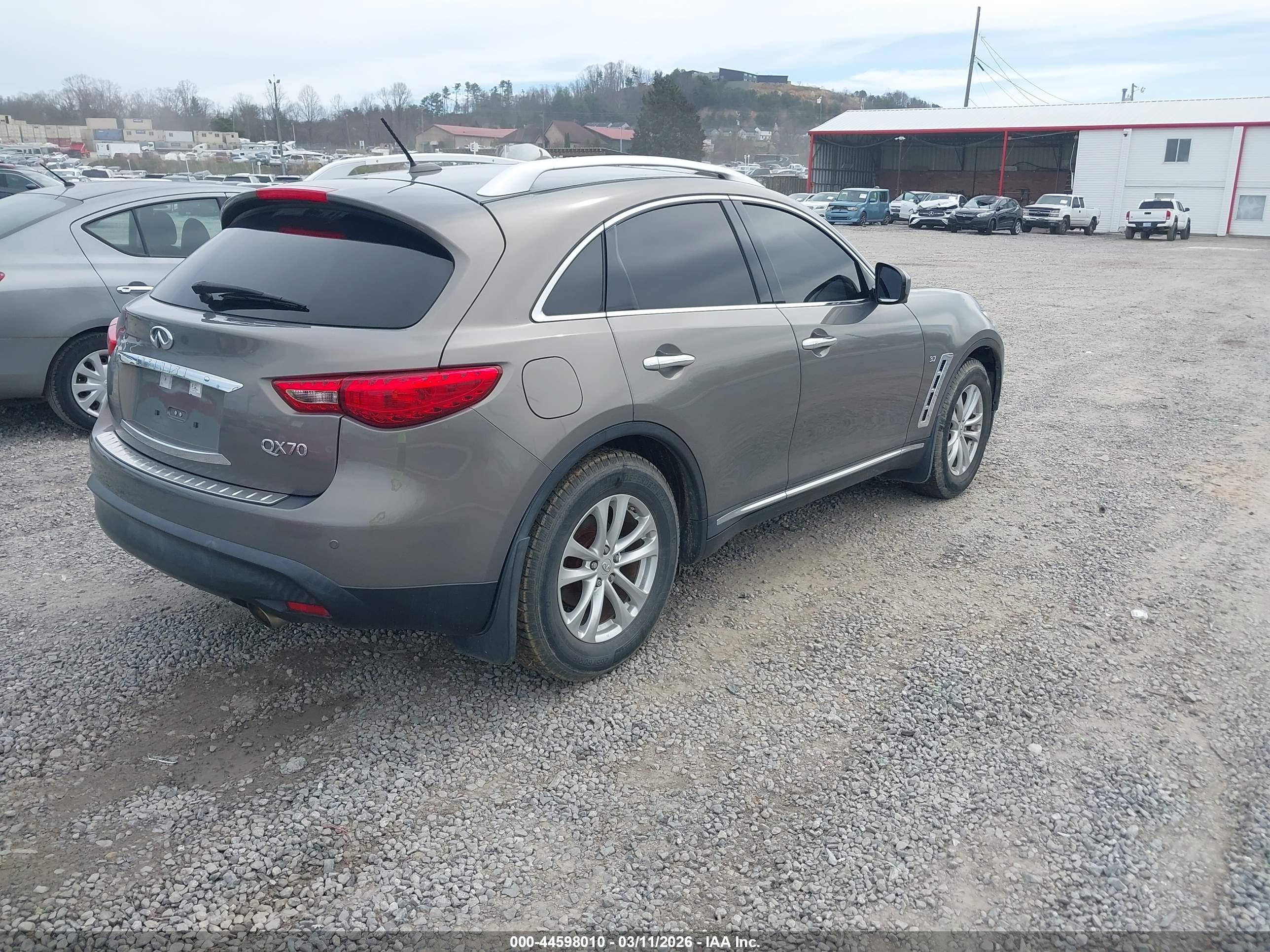 INFINITI QX70 image 4