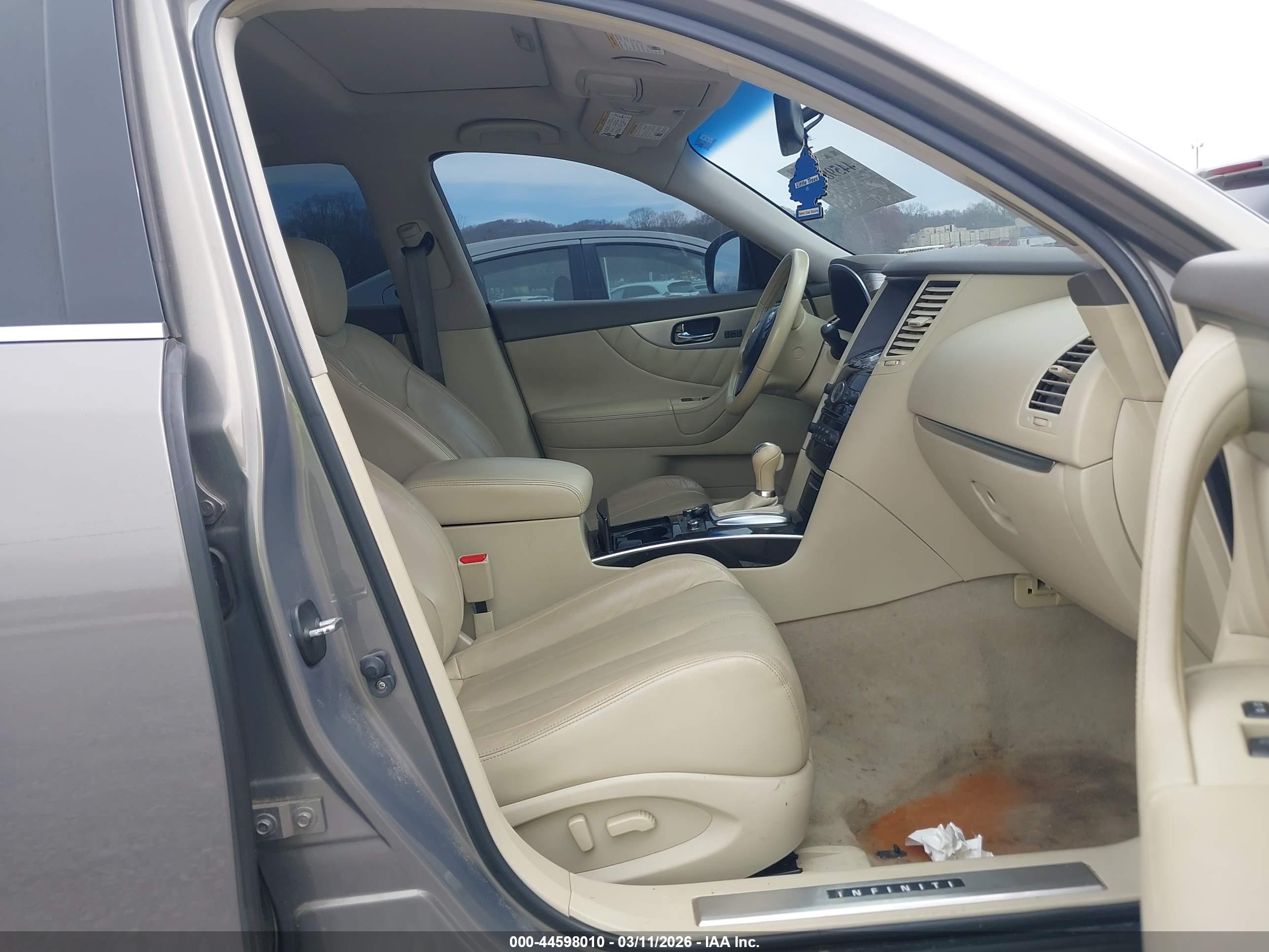 INFINITI QX70 image 5