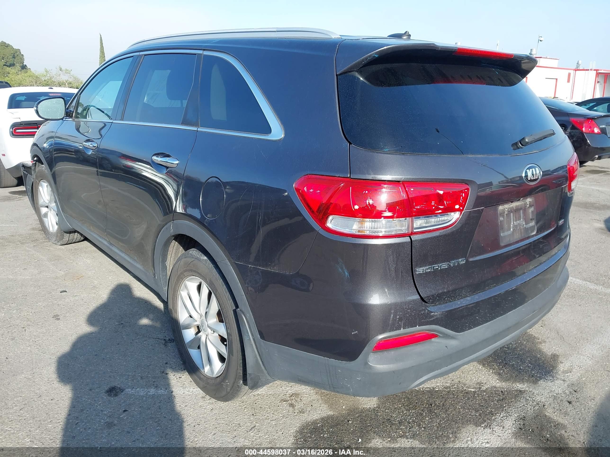 KIA SORENTO image 3