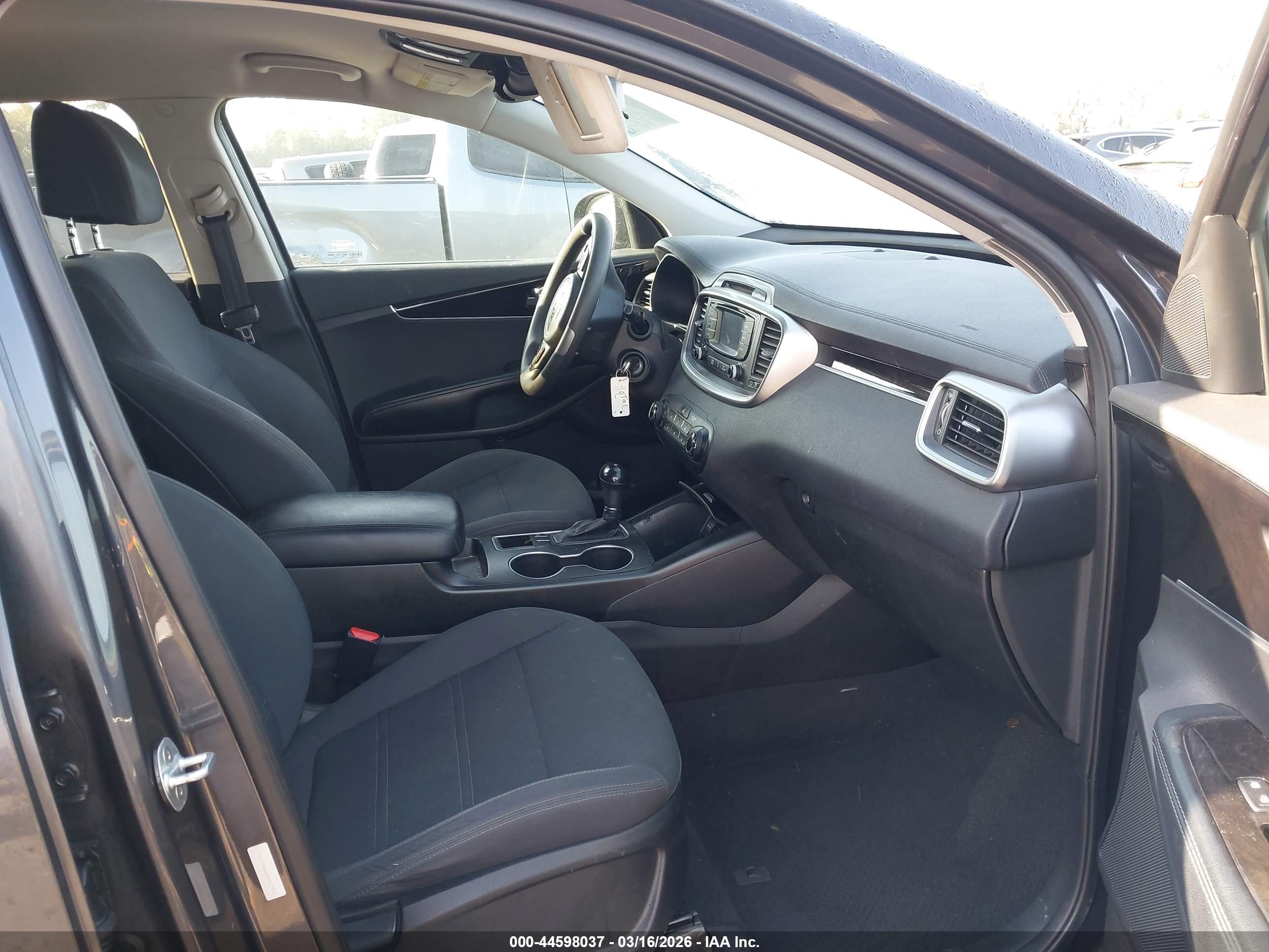 KIA SORENTO image 5