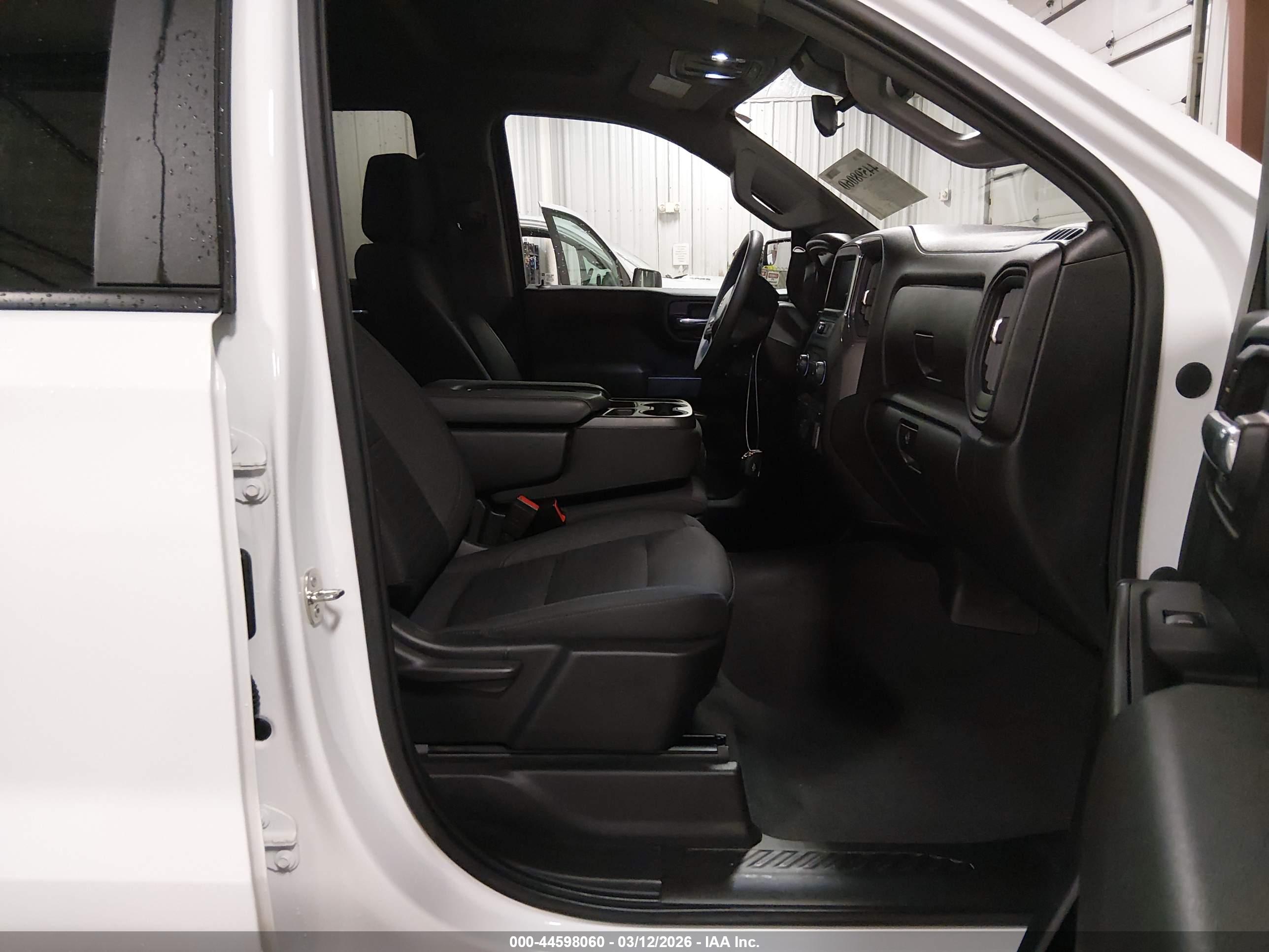 CHEVROLET SILVERADO image 5