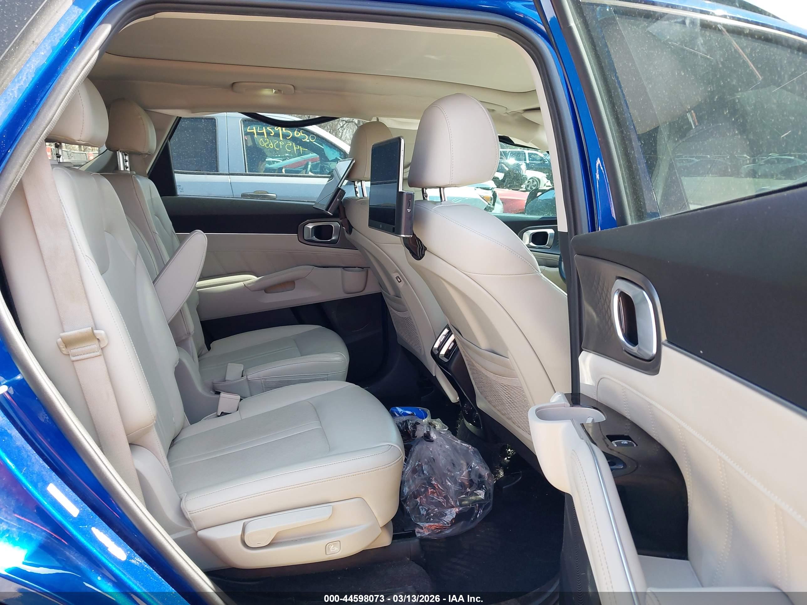 KIA SORENTO image 8