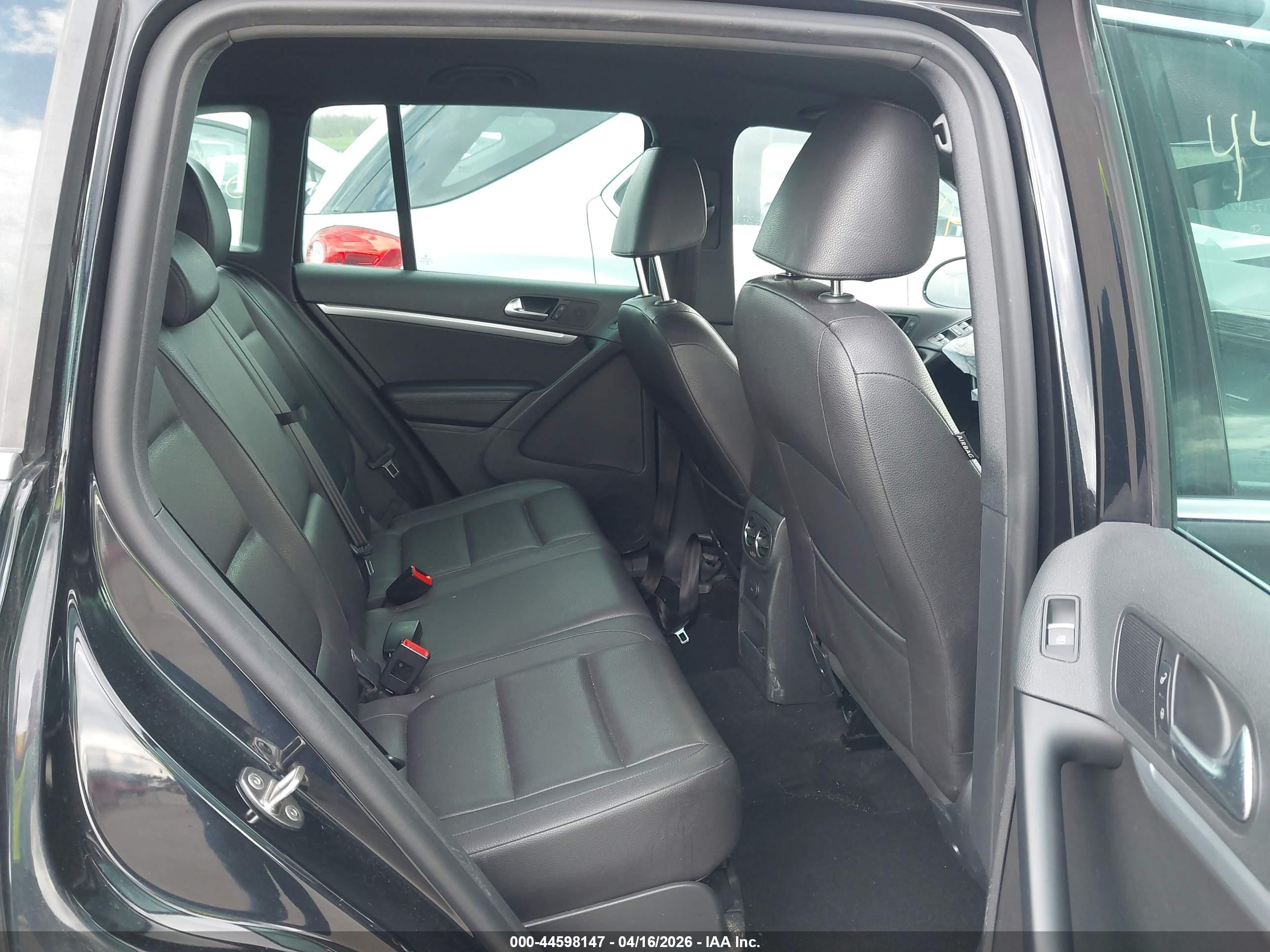 VOLKSWAGEN TIGUAN image 8