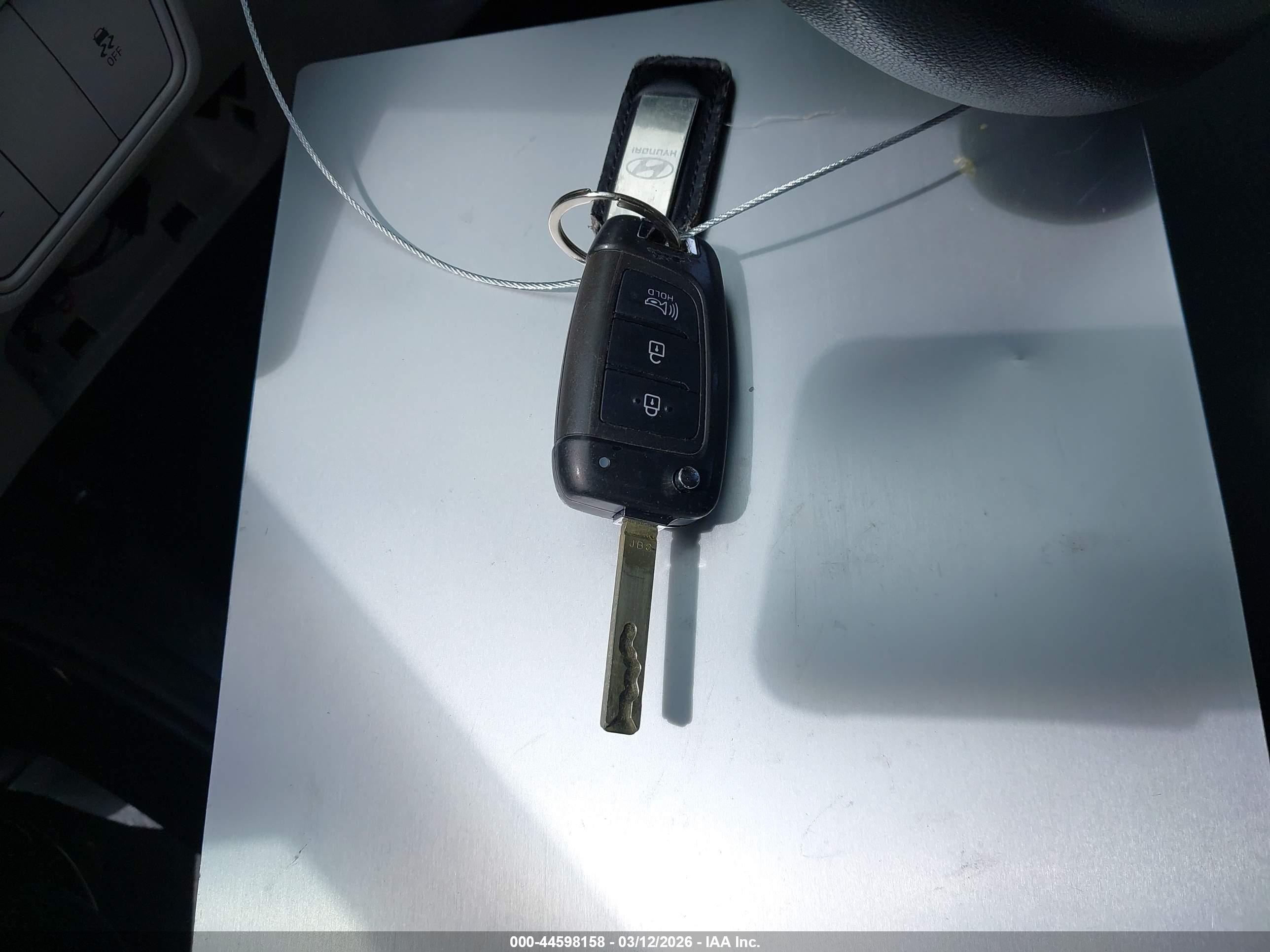 HYUNDAI TUCSON image 11