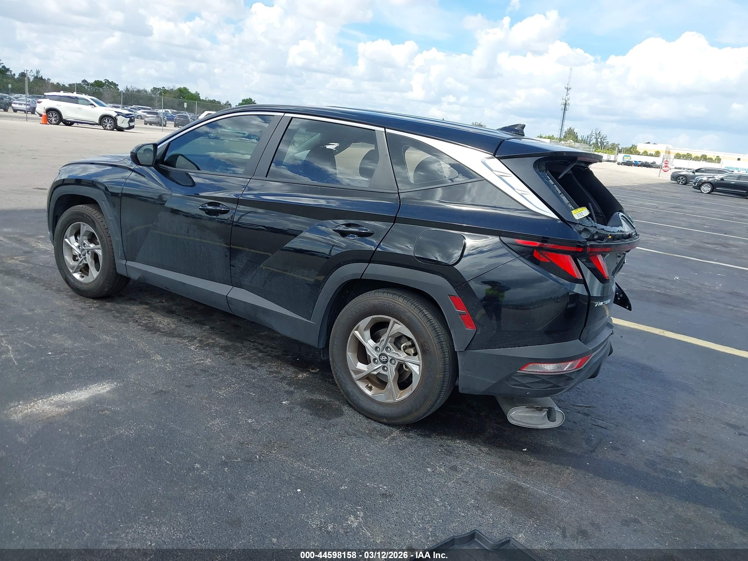 HYUNDAI TUCSON image 3