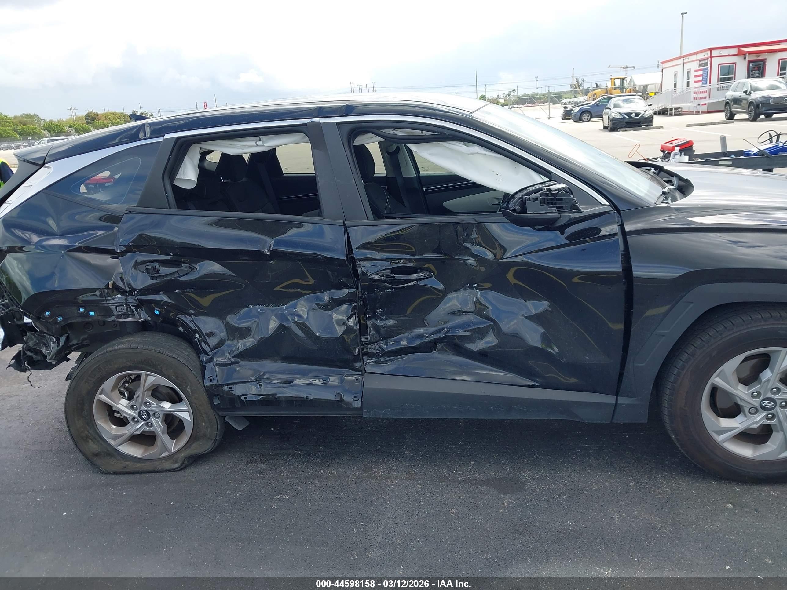 HYUNDAI TUCSON image 6
