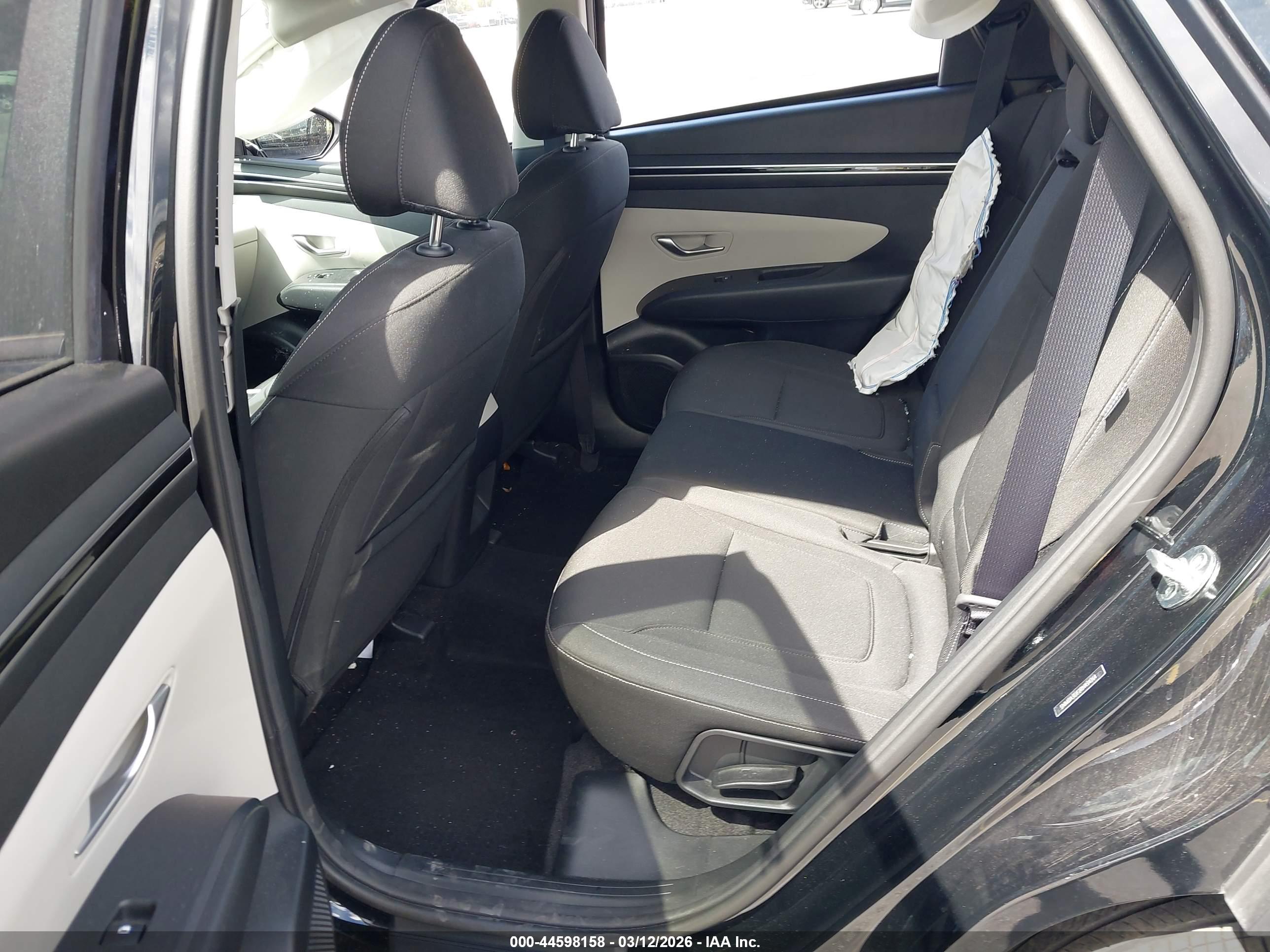 HYUNDAI TUCSON image 8