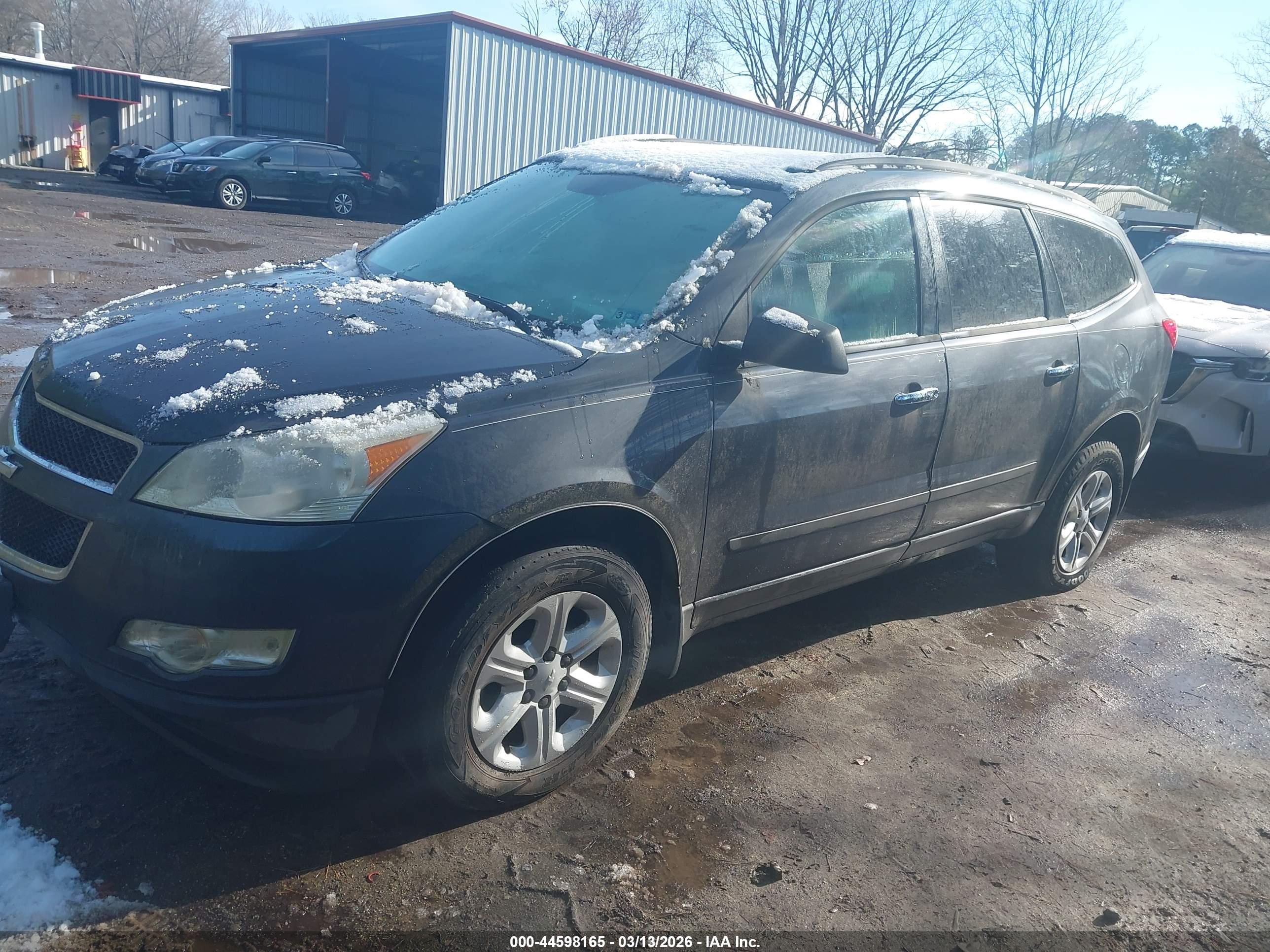 CHEVROLET TRAVERSE image 2