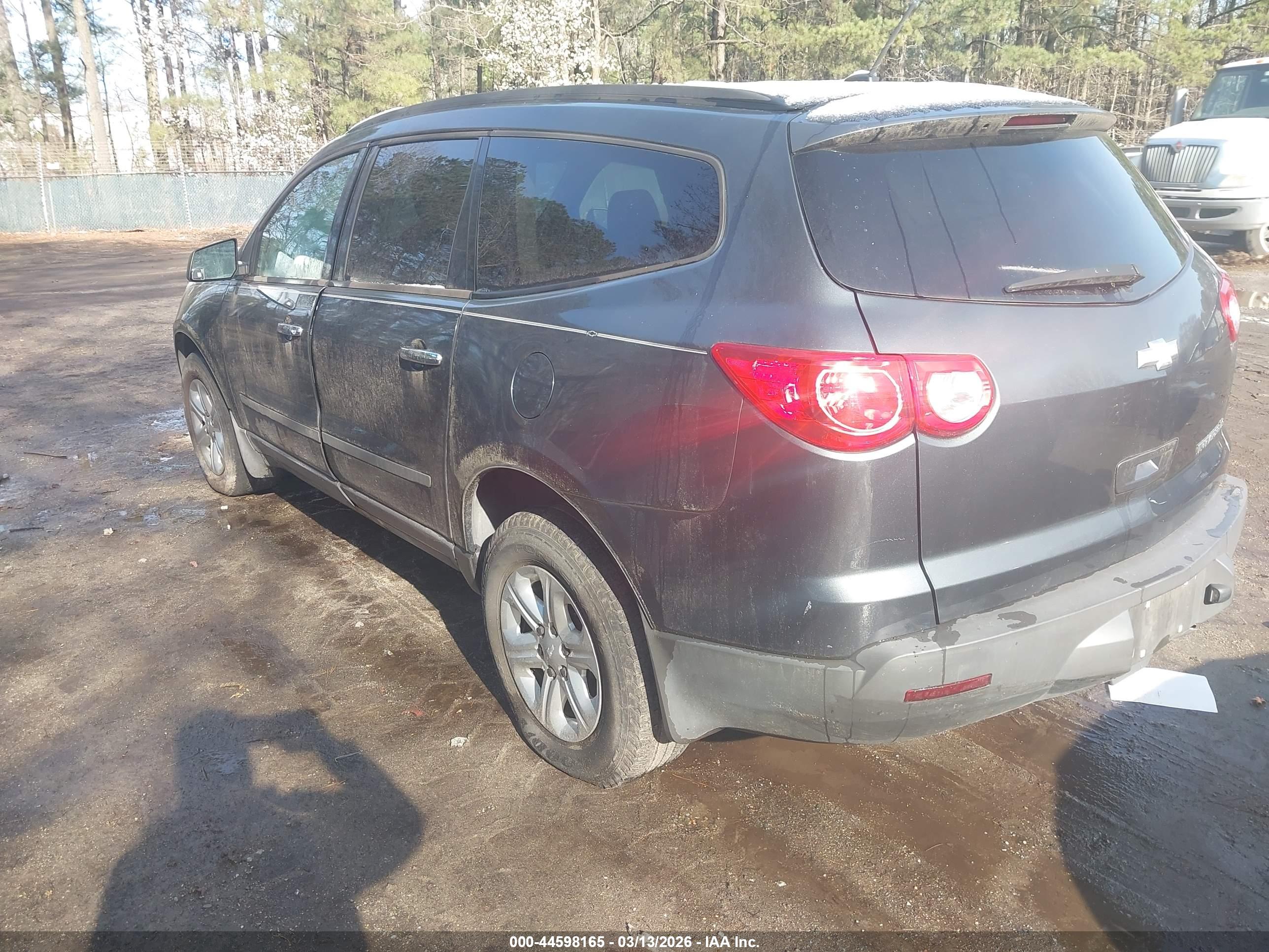 CHEVROLET TRAVERSE image 3