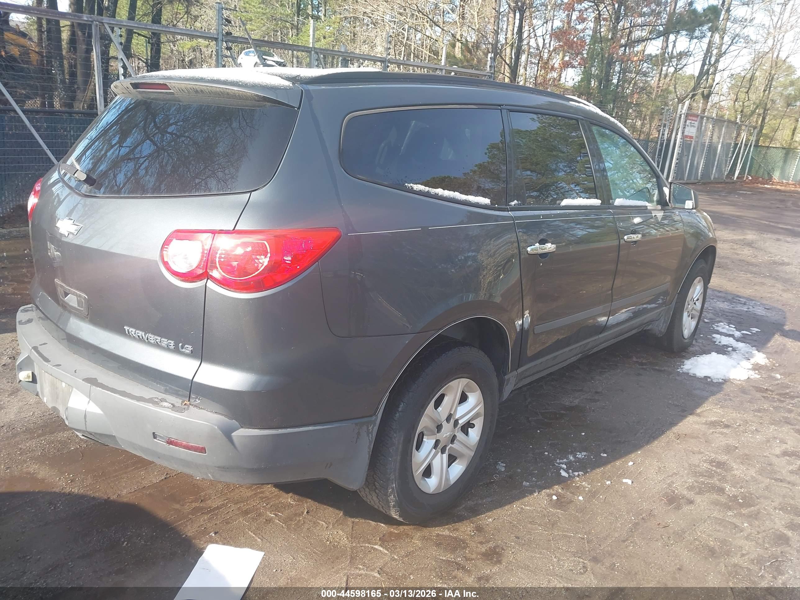 CHEVROLET TRAVERSE image 4