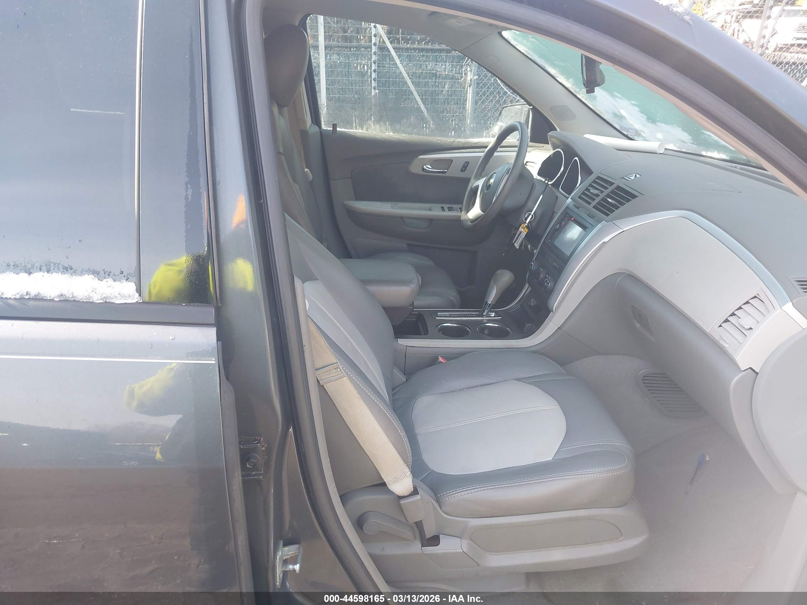CHEVROLET TRAVERSE image 5