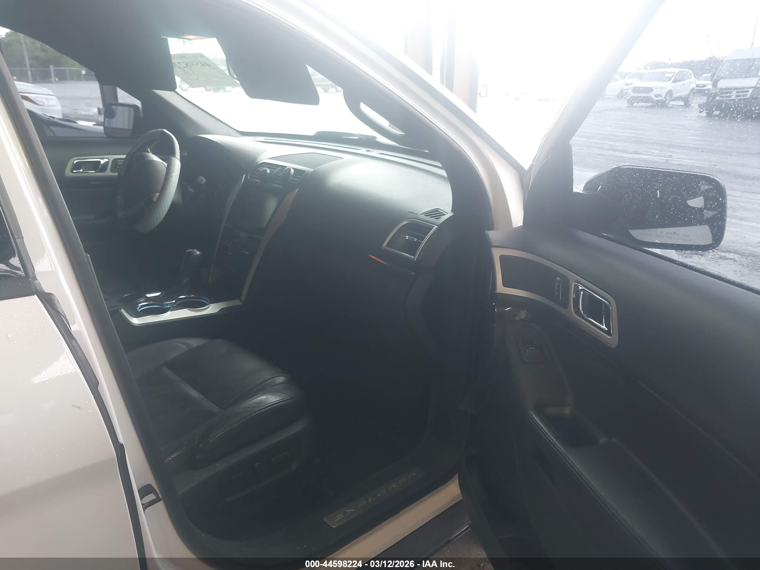 FORD EXPLORER image 5