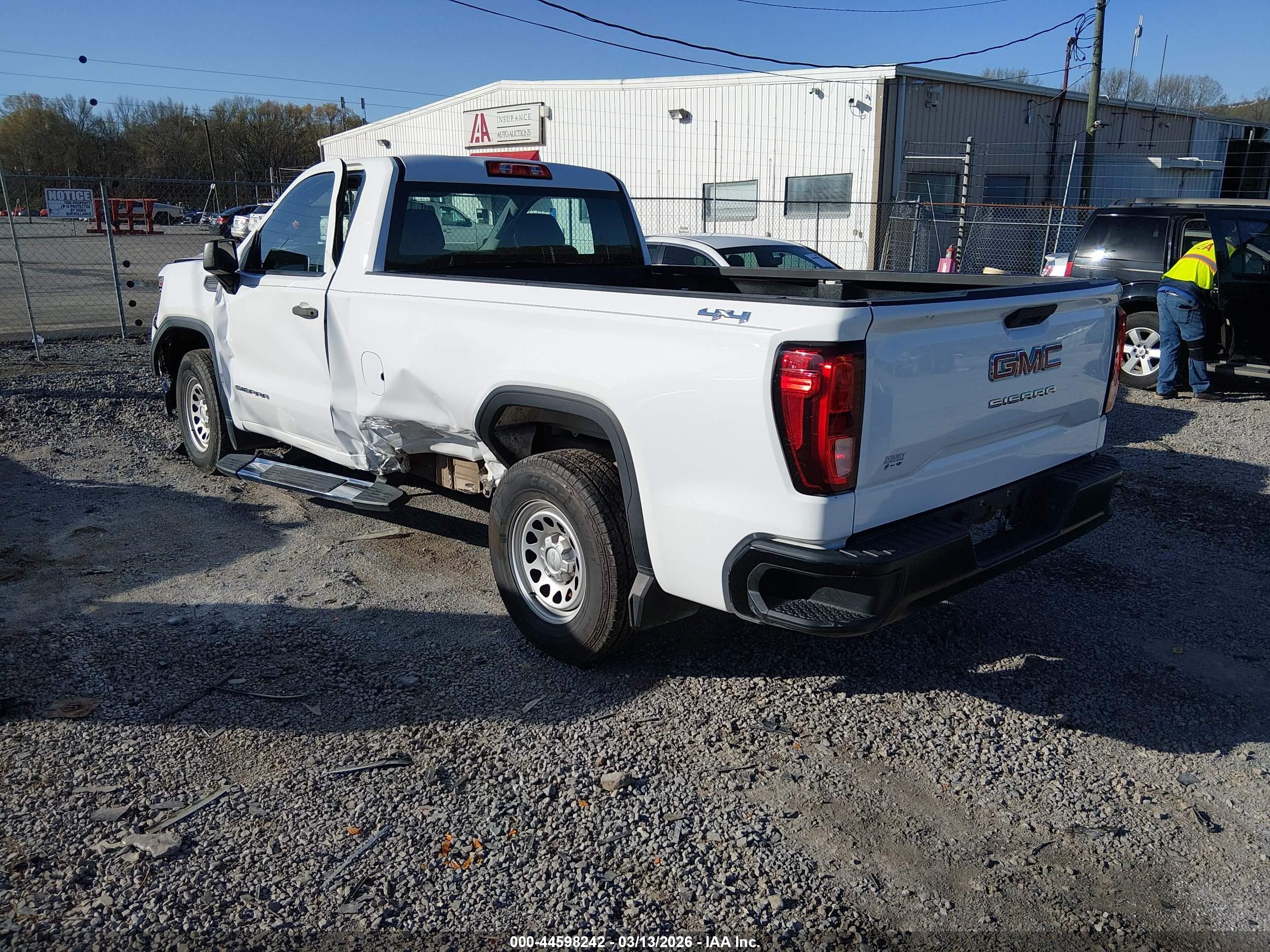 GMC SIERRA image 3