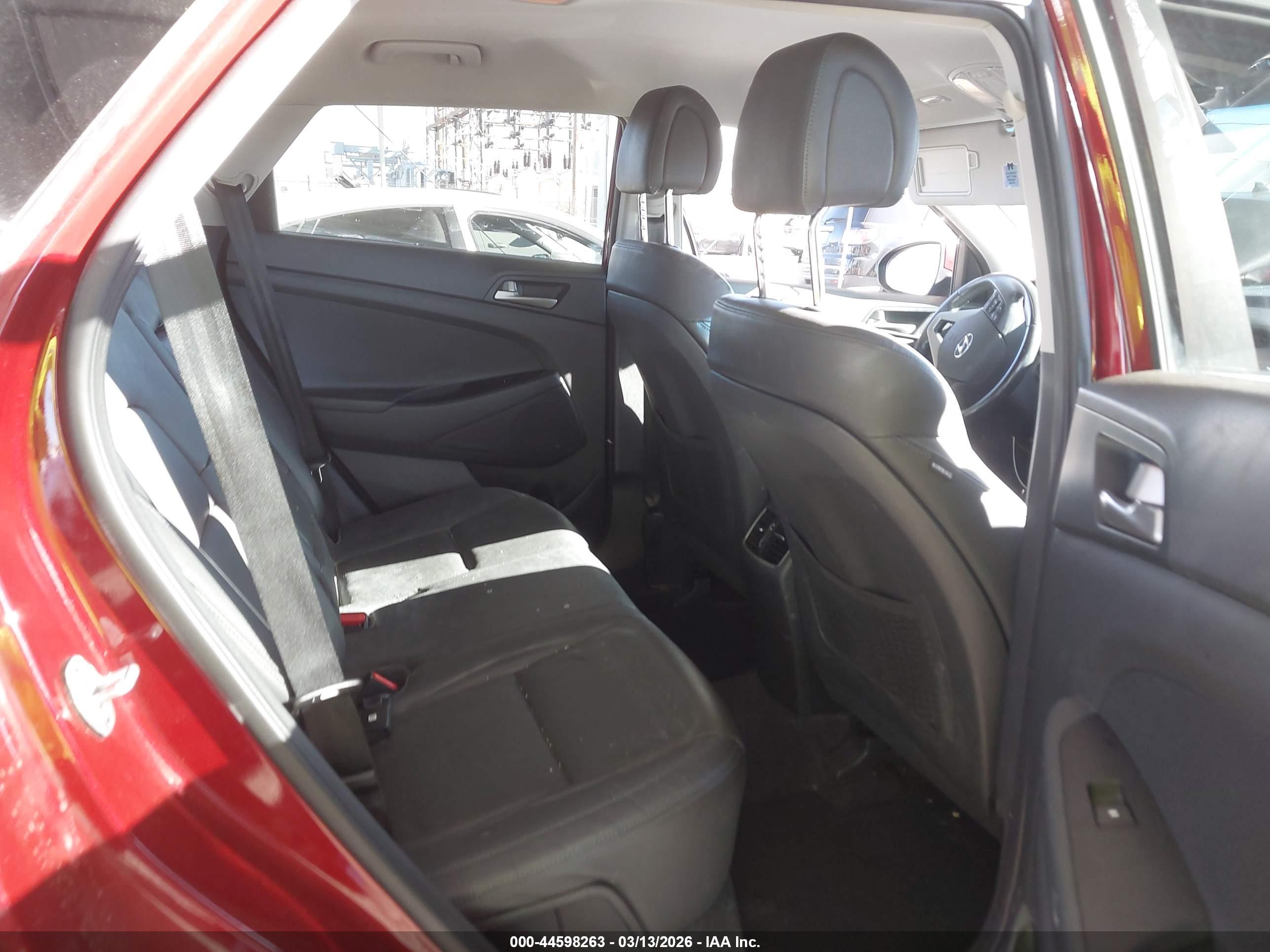 HYUNDAI TUCSON image 8