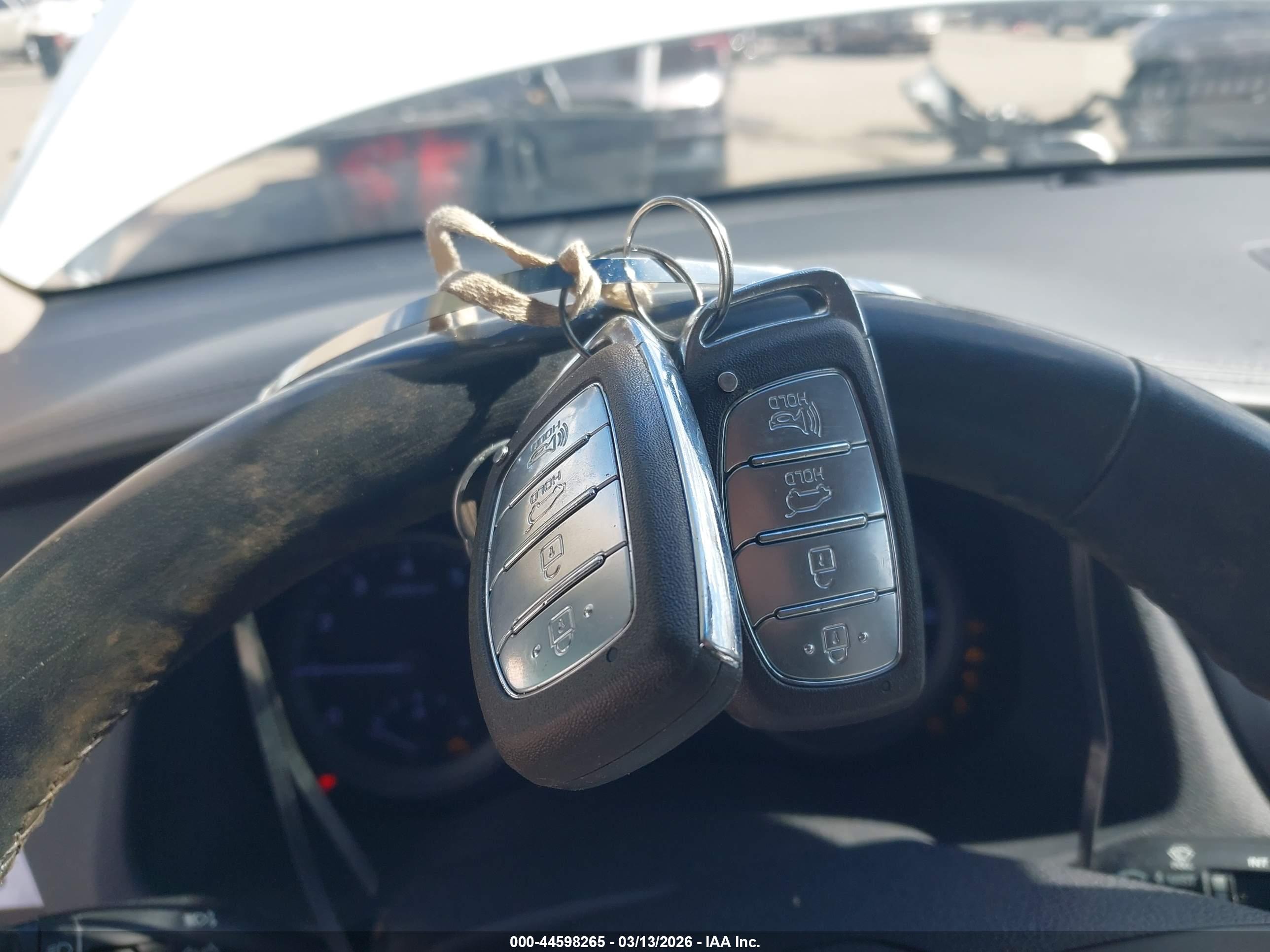 HYUNDAI TUCSON image 11