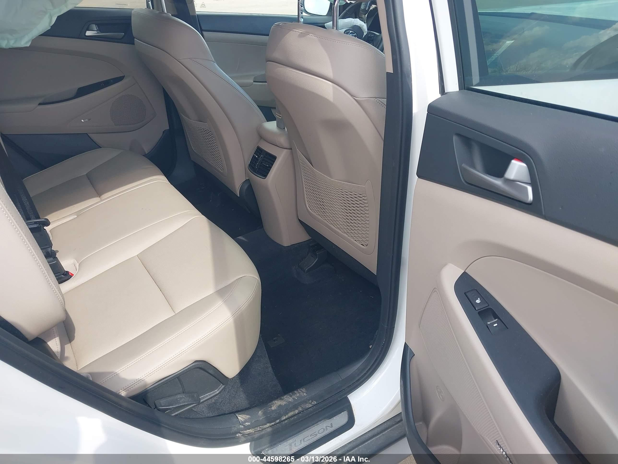 HYUNDAI TUCSON image 8