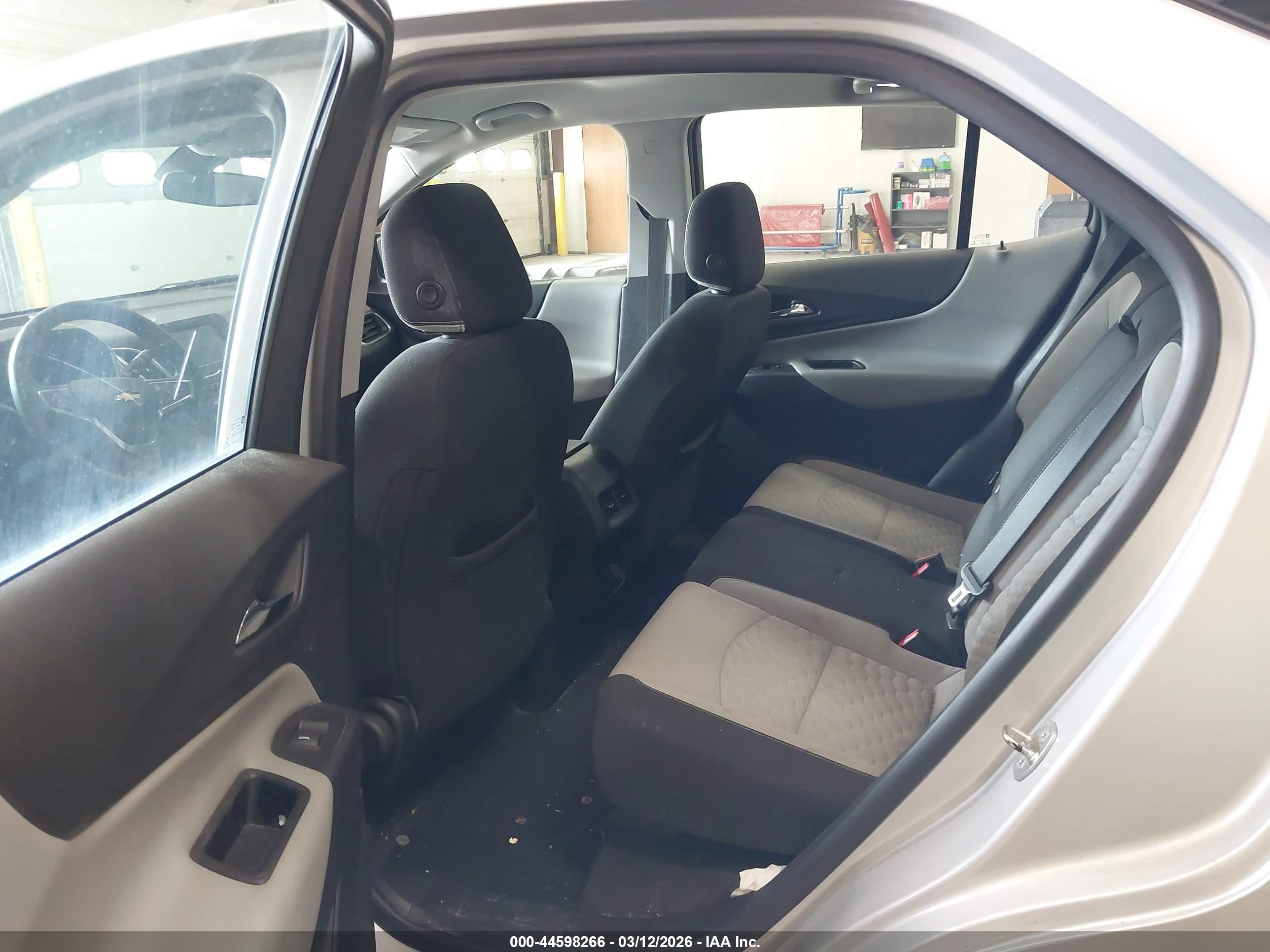 CHEVROLET EQUINOX image 8