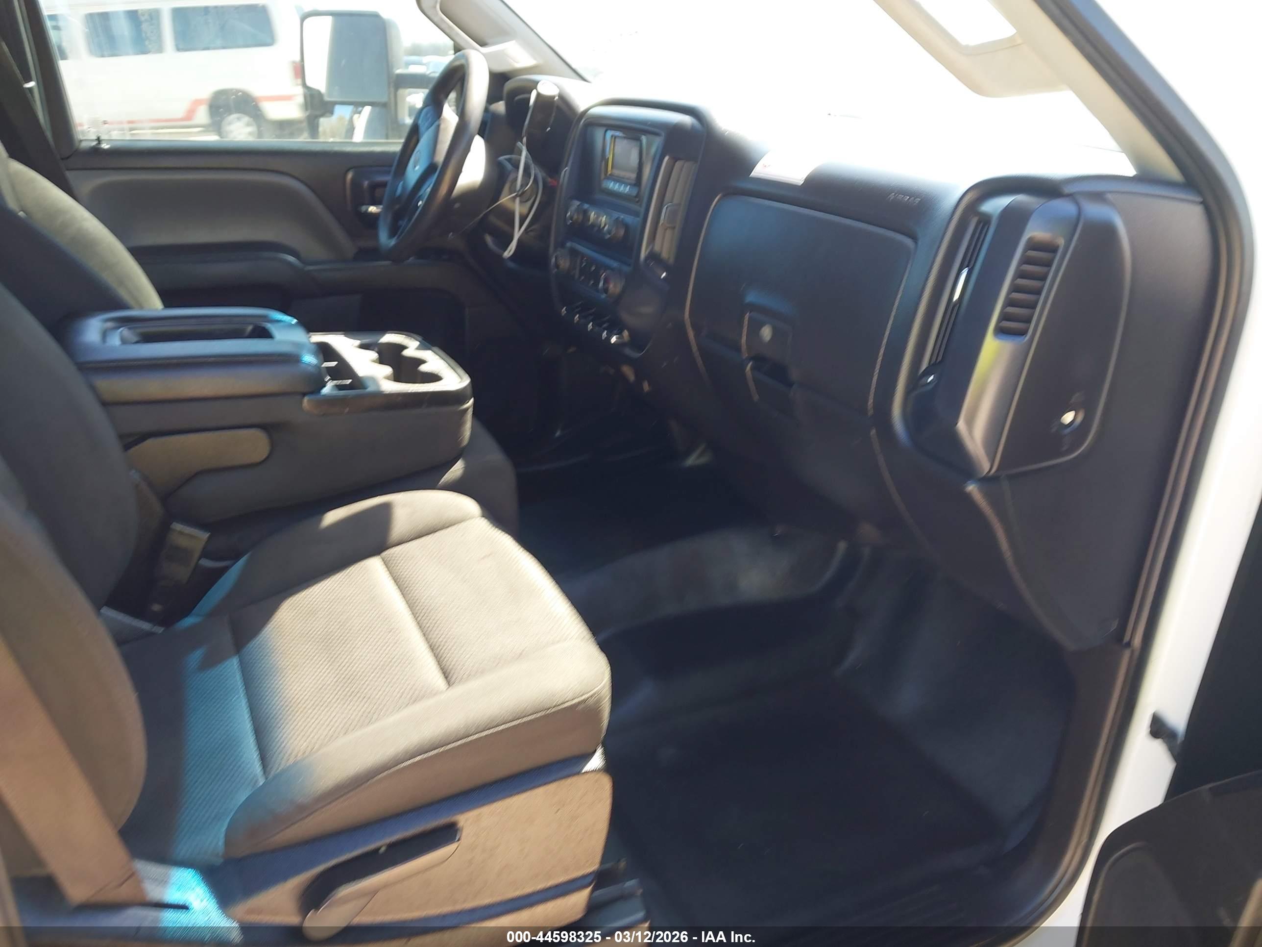 CHEVROLET SILVERADO image 7