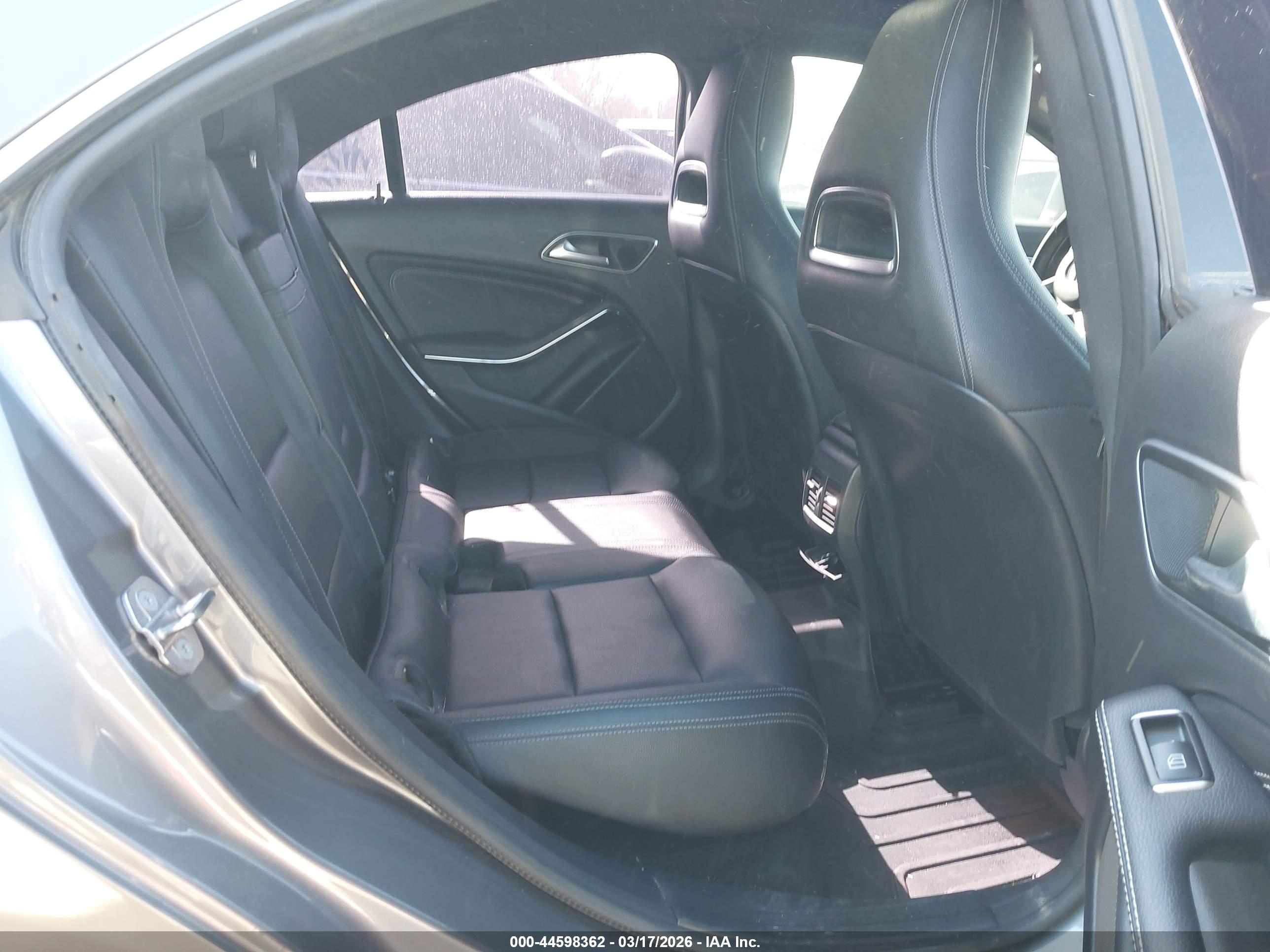 MERCEDES-BENZ CLA image 8