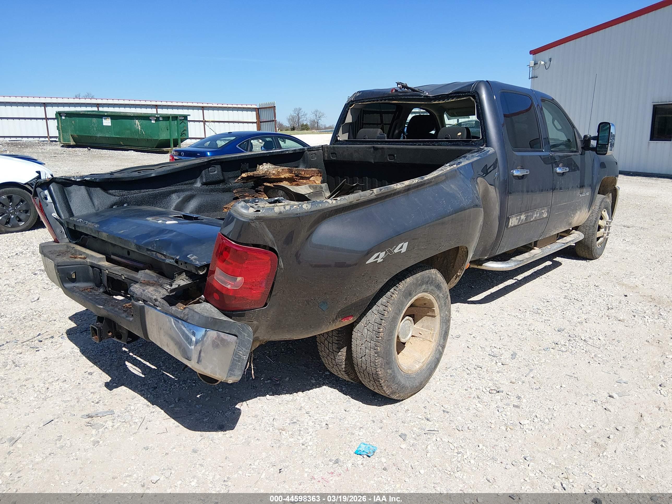 CHEVROLET SILVERADO image 4