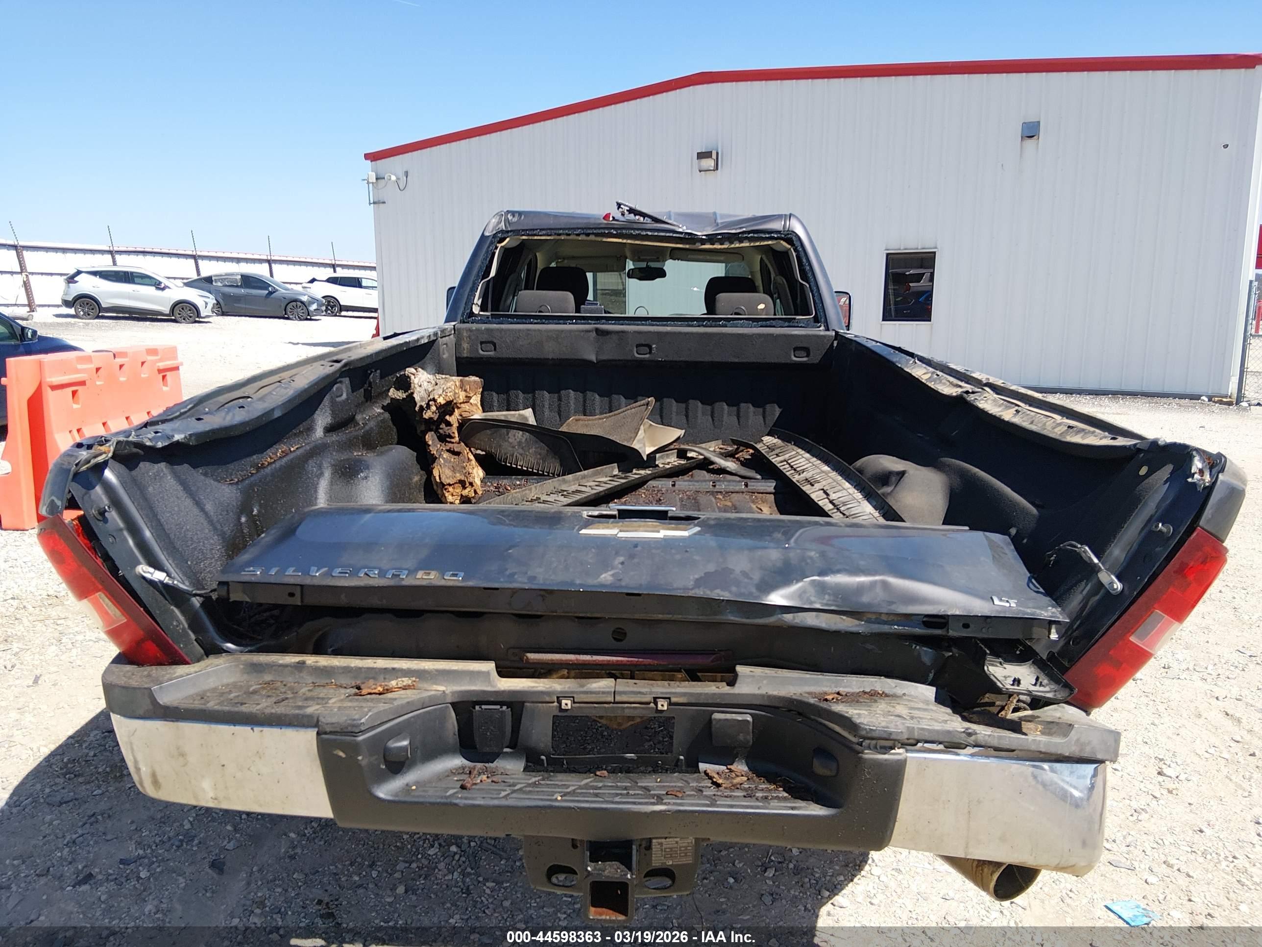 CHEVROLET SILVERADO image 7